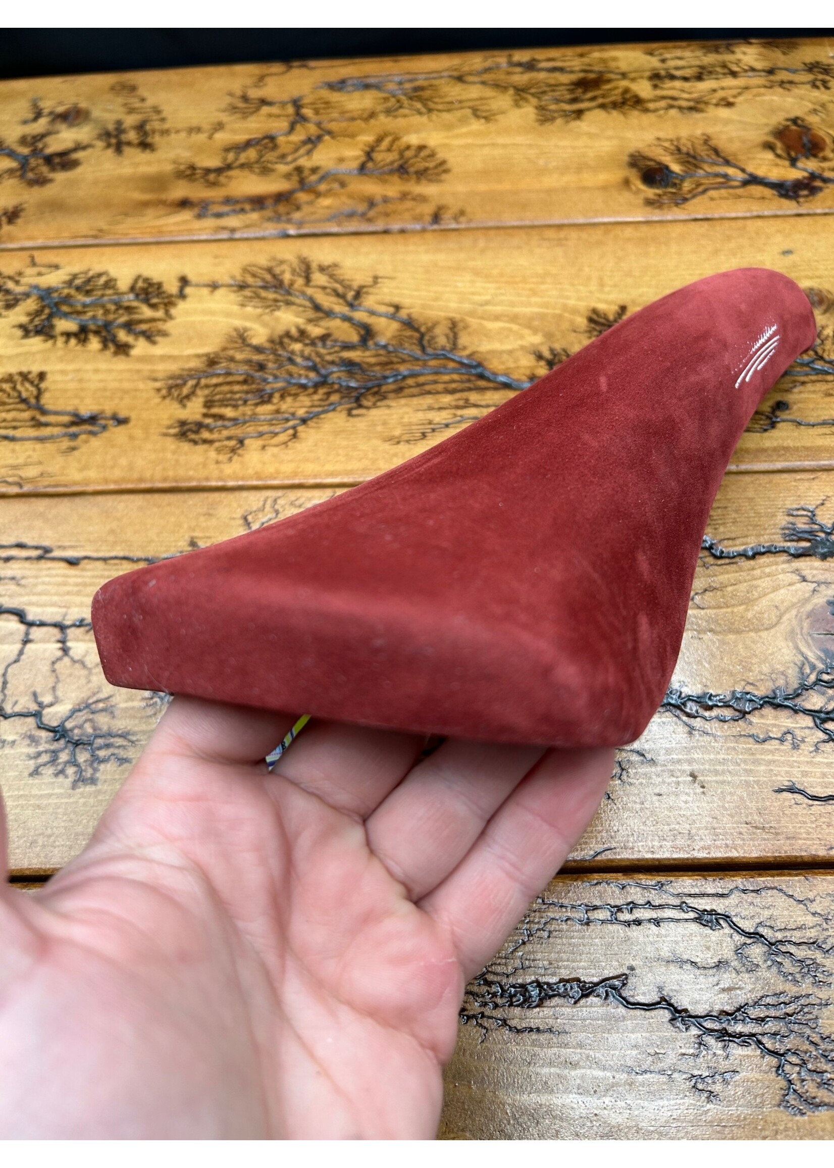 Mundialita Mundialita Red Suede Saddle