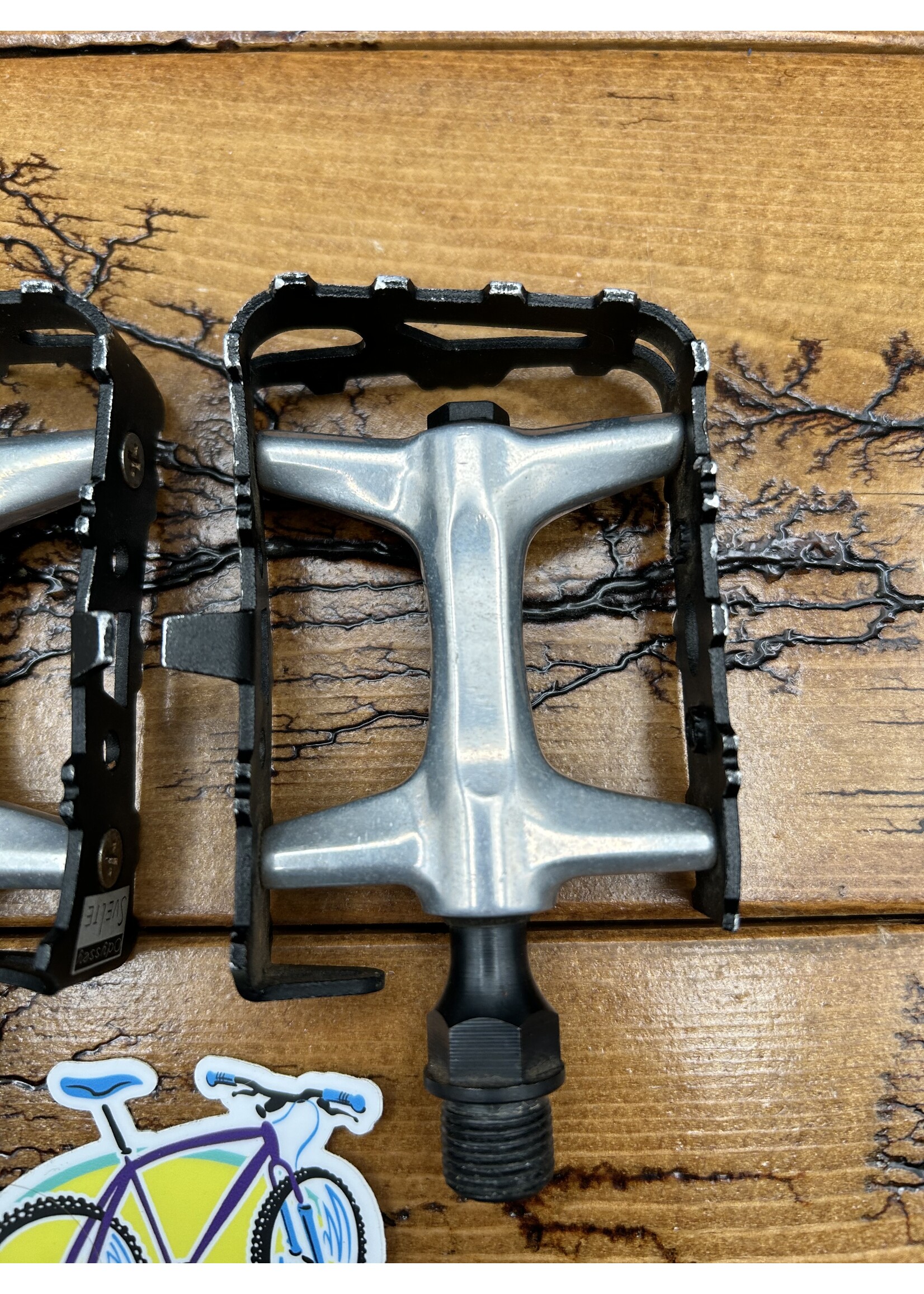 ODYSSEY Odyssey Svelte 9/16 Black and Silver Pedals