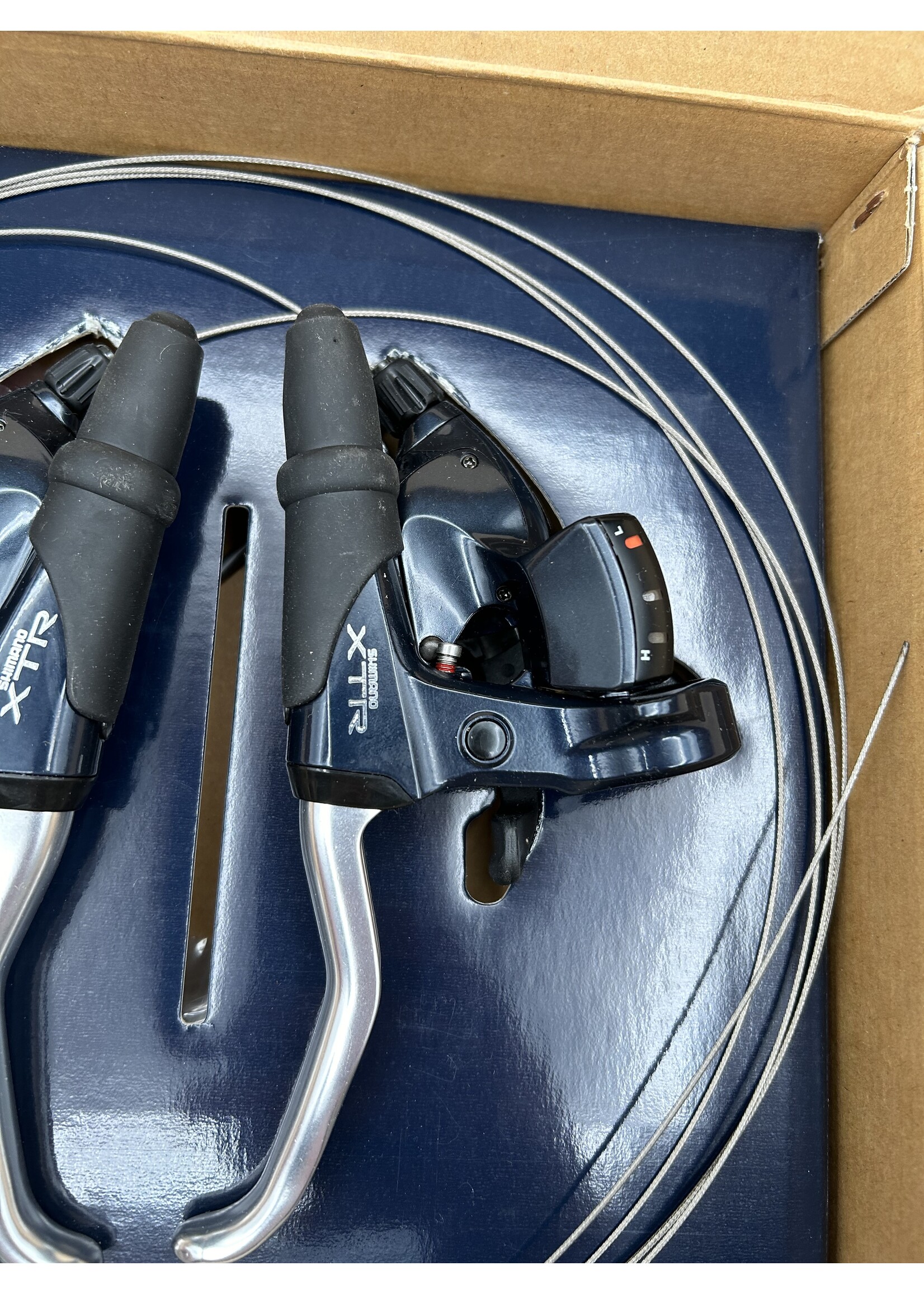 SHIMANO Shimano XTR ST-M910 3x8 Shifters and Brake Levers NOS