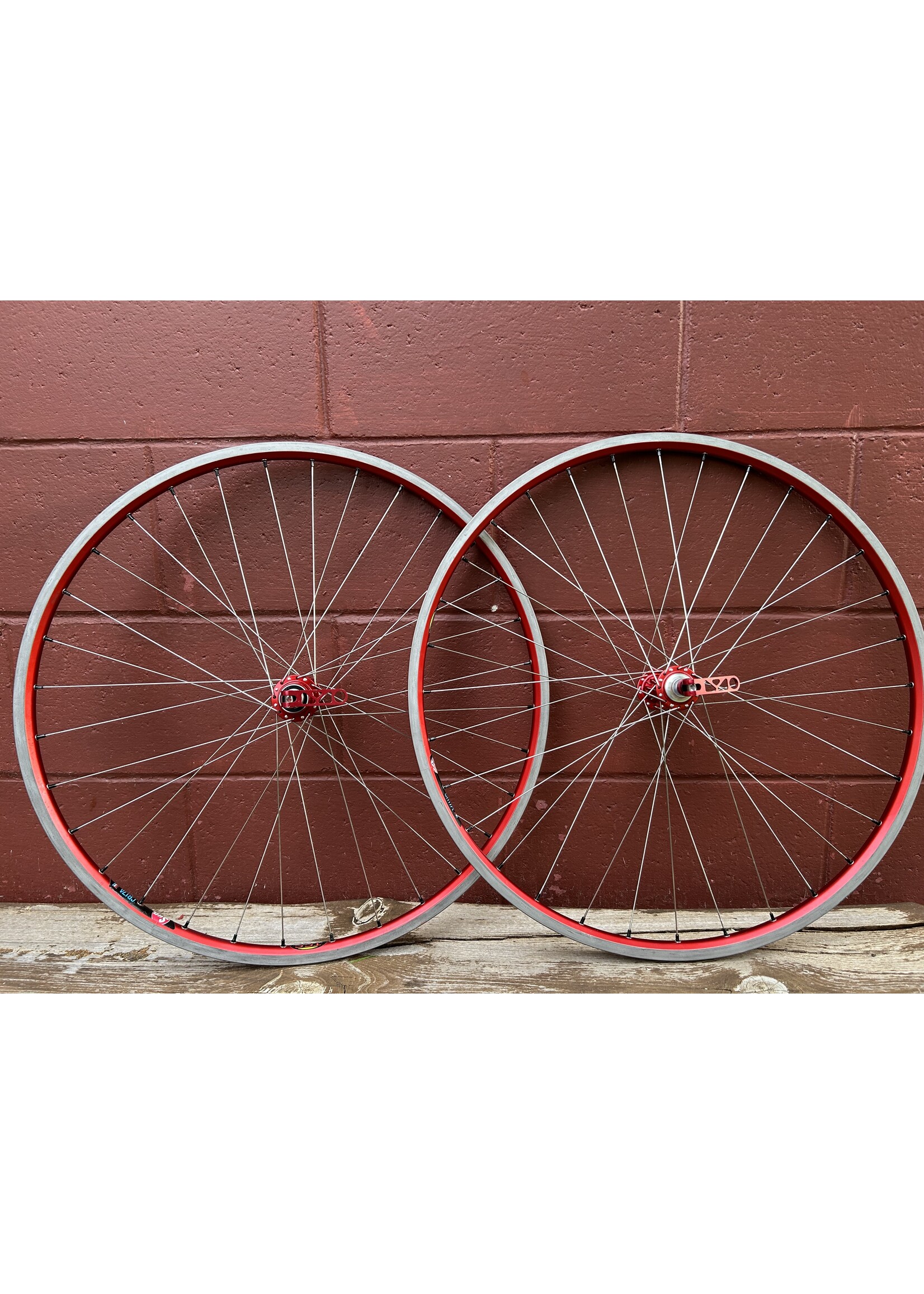 Chris King Sun CR17A Chris King Adventure Components APX8 26" Red Anodized Wheelset
