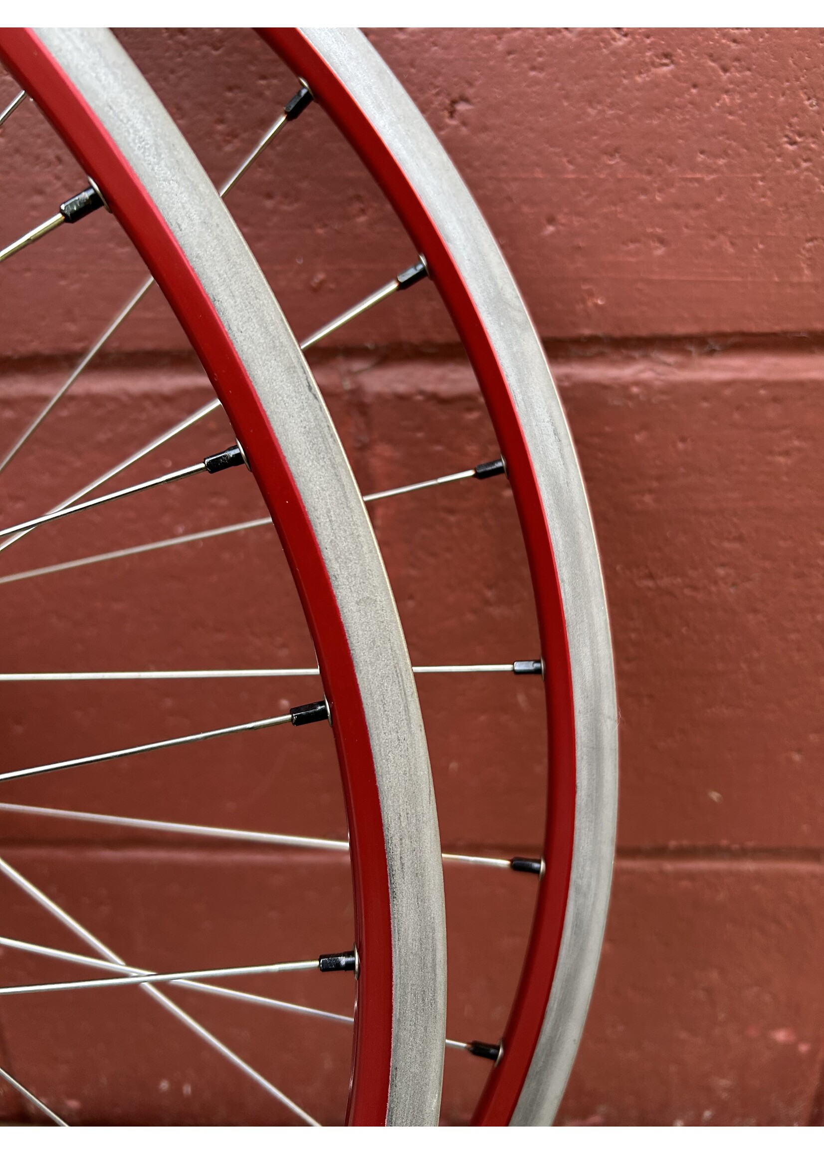 Chris King Sun CR17A Chris King Adventure Components APX8 26" Red Anodized Wheelset