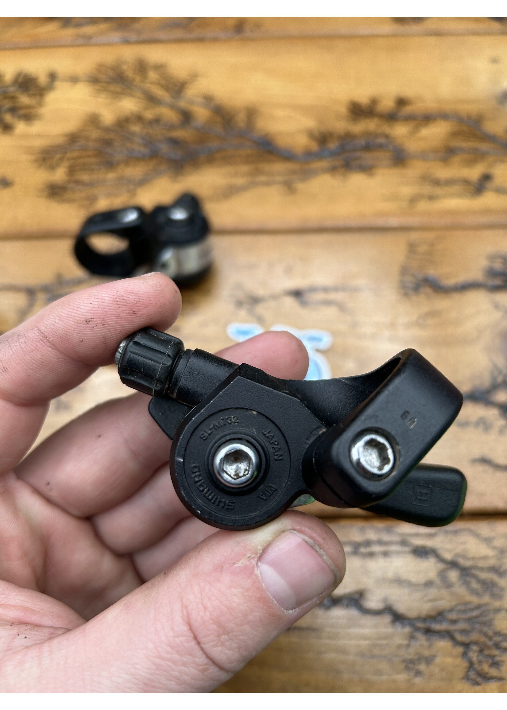 SHIMANO Shimano Deore XT SL-M732 7 Speed Thumb Shifters
