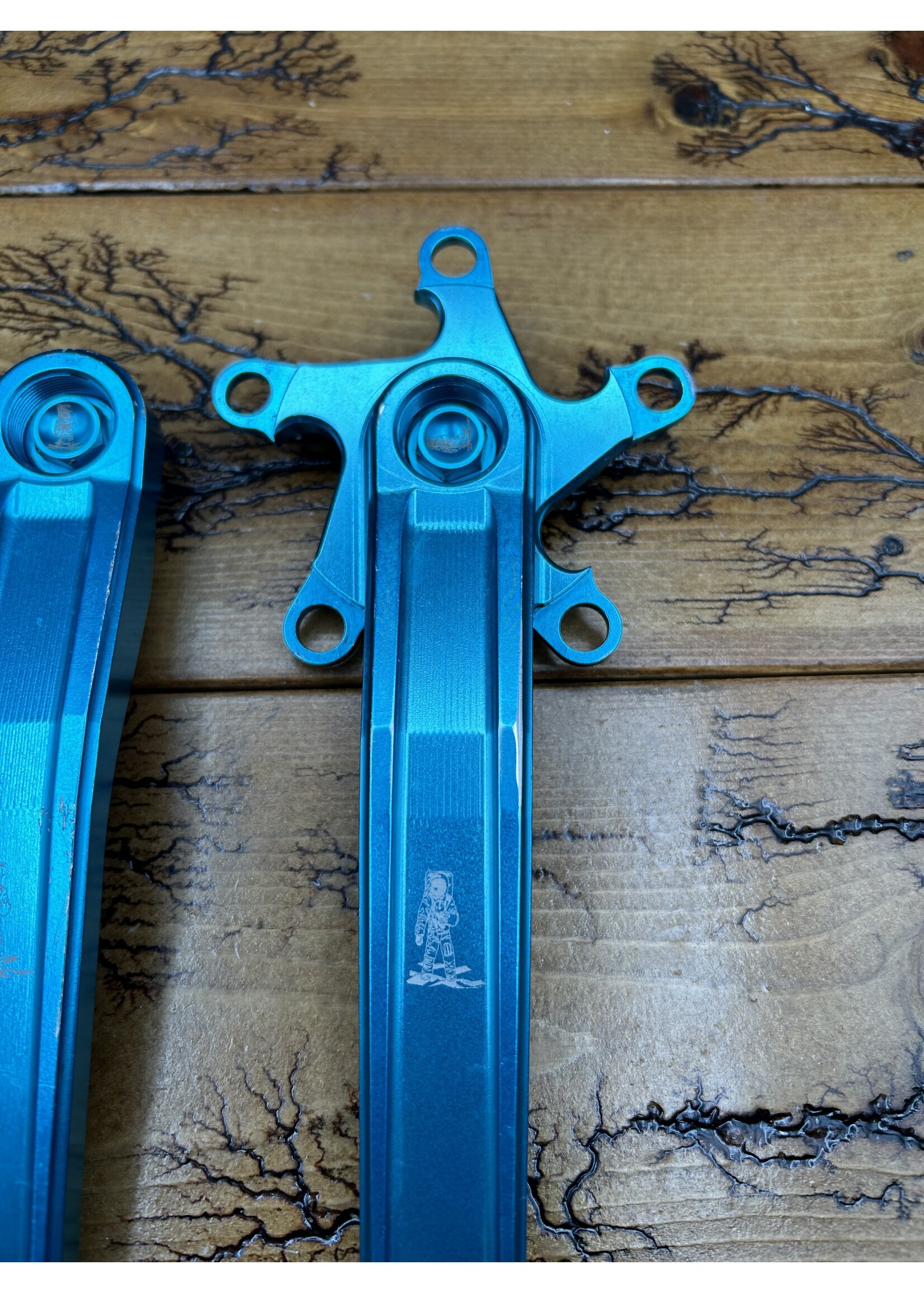 Ultimate Machine Works Ultimate Machine Works Triple 175mm Turquoise Anodized Crankset