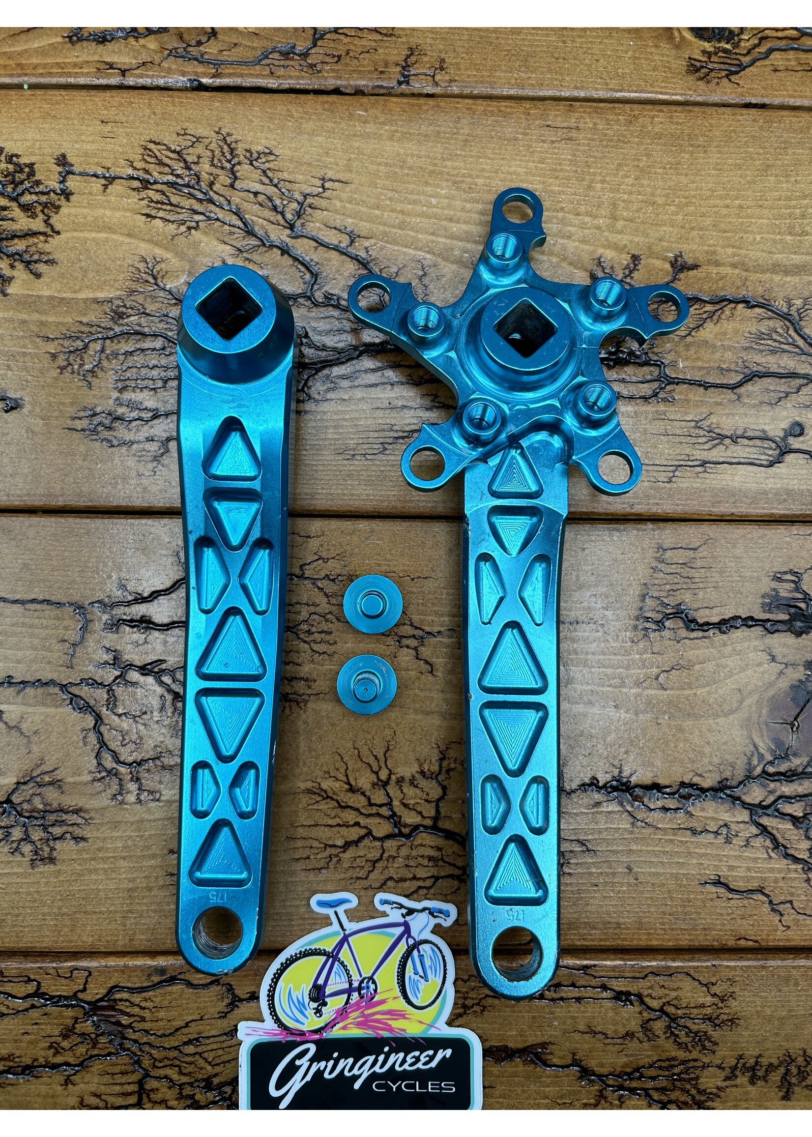 Ultimate Machine Works Ultimate Machine Works Triple 175mm Turquoise Anodized Crankset