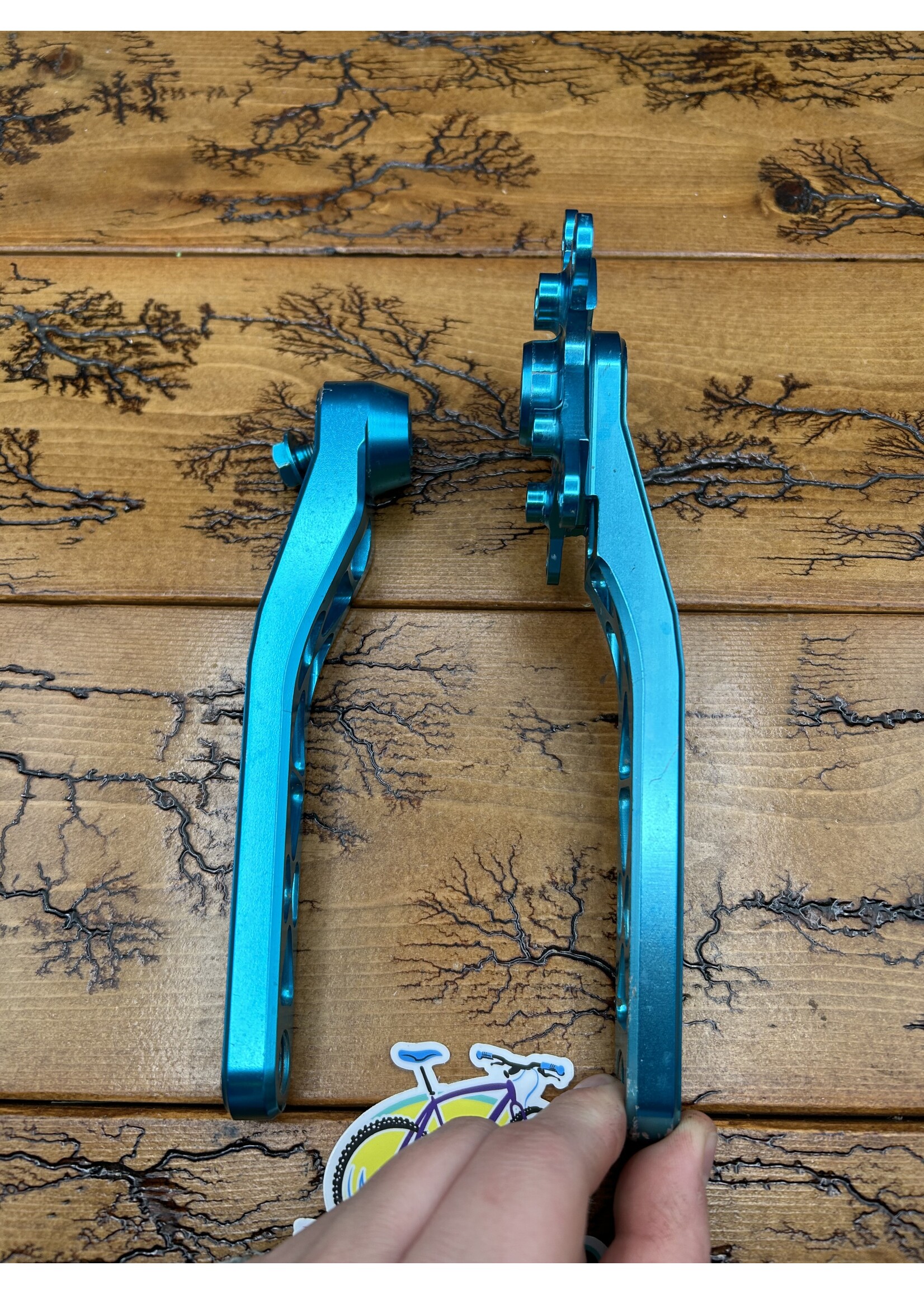 Ultimate Machine Works Ultimate Machine Works Triple 175mm Turquoise Anodized Crankset