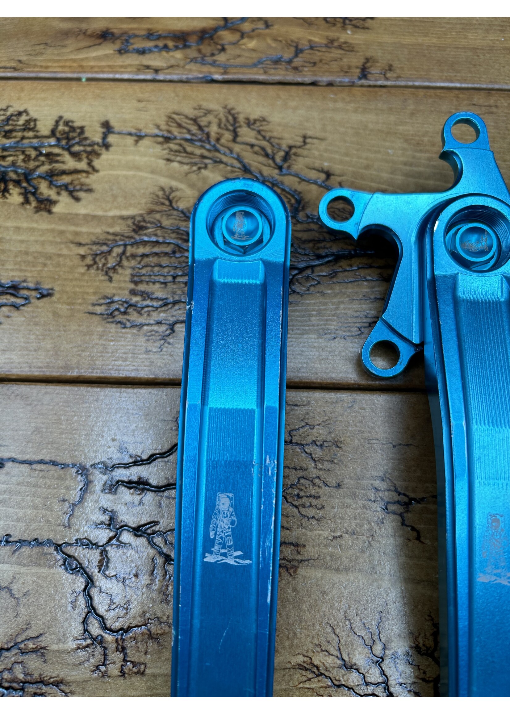 Ultimate Machine Works Ultimate Machine Works Triple 175mm Turquoise Anodized Crankset