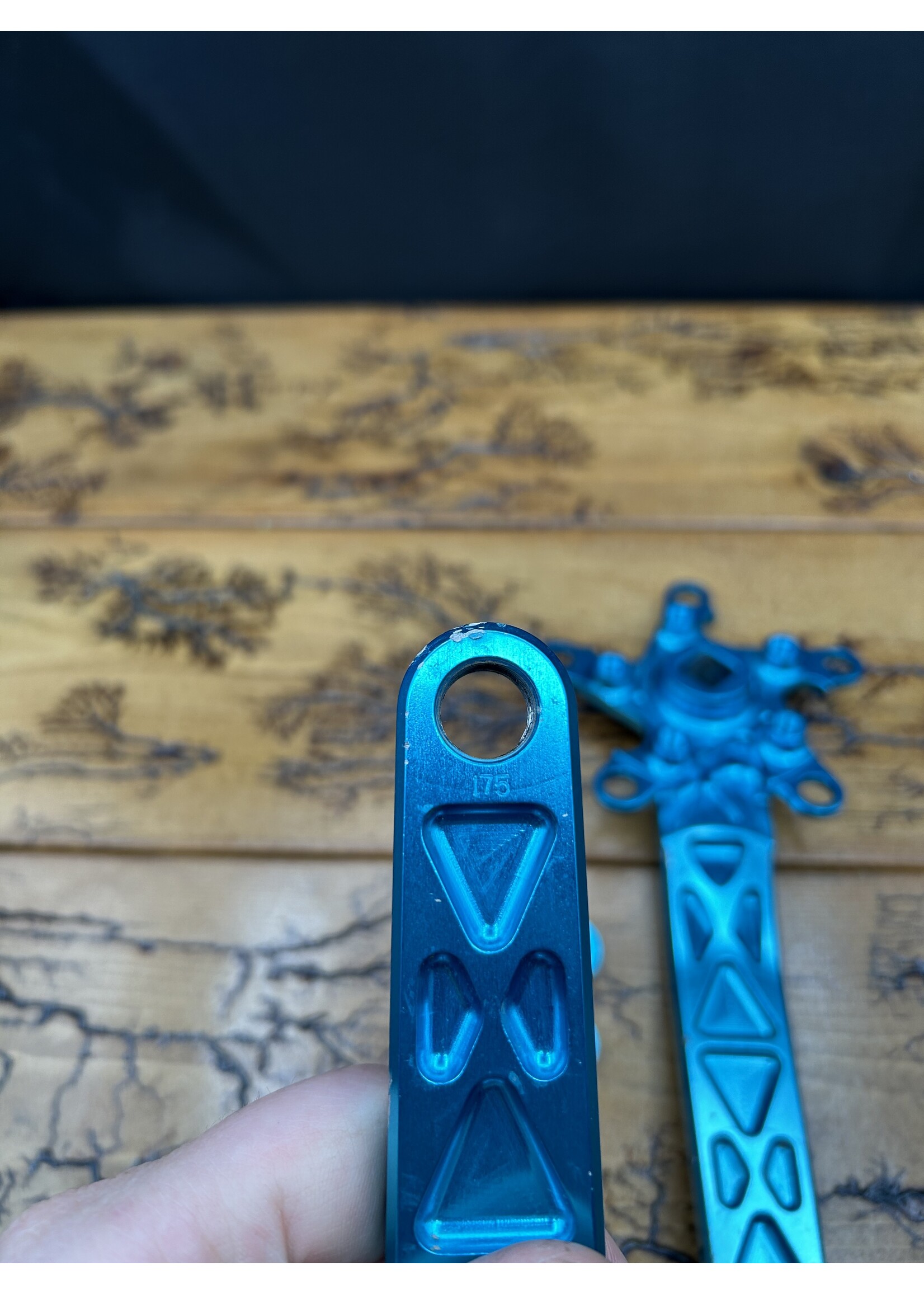 Ultimate Machine Works Ultimate Machine Works Triple 175mm Turquoise Anodized Crankset