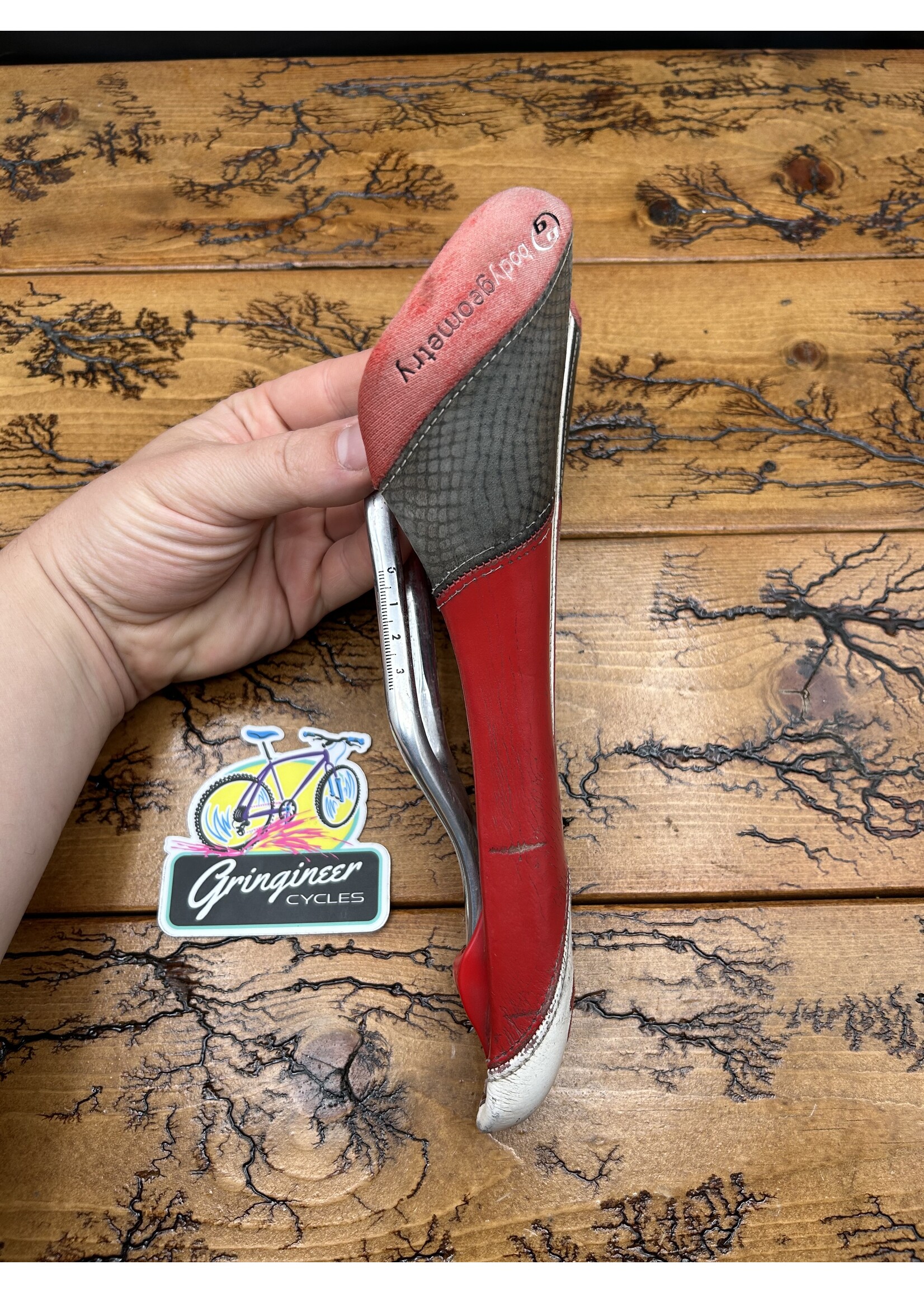 Specialized Specialized Red Black White Body Geometry Saddle