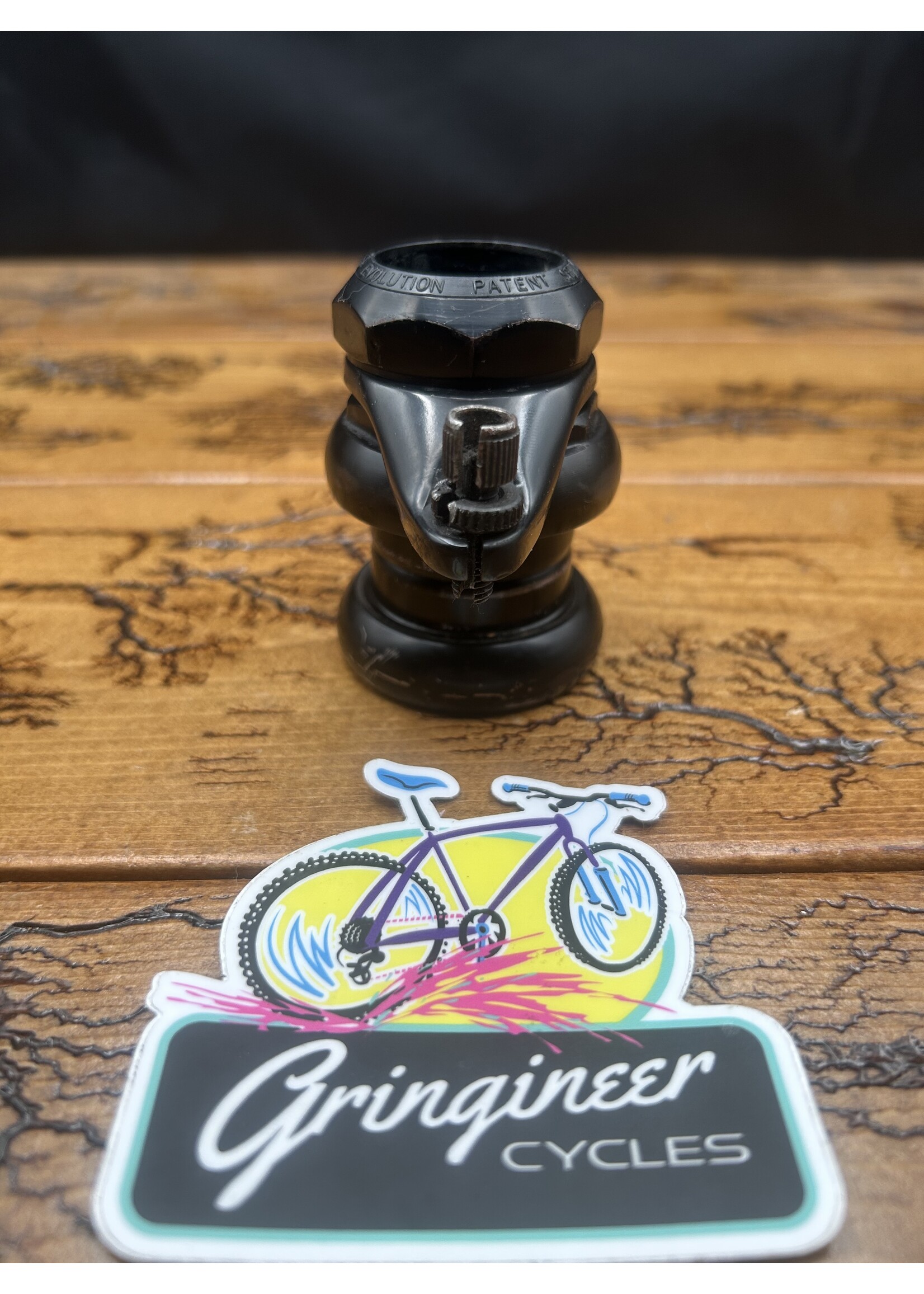 YST YST Evolution 1 1/4 Inch Threaded Headset With Cable Stop