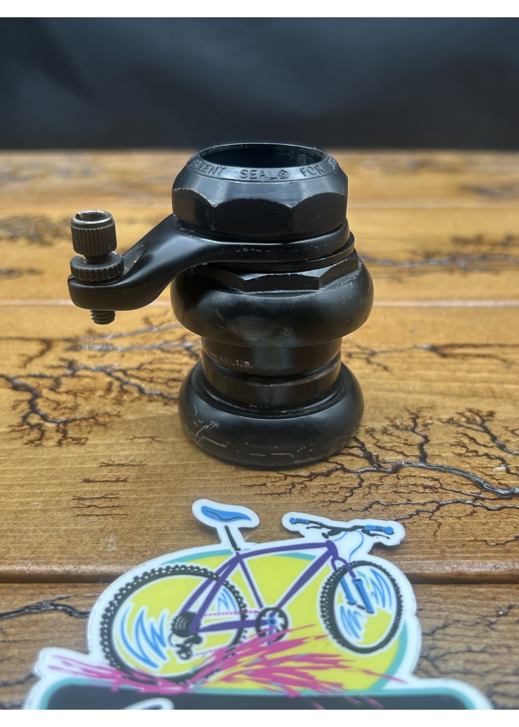 YST YST Evolution 1 1/4 Inch Threaded Headset With Cable Stop