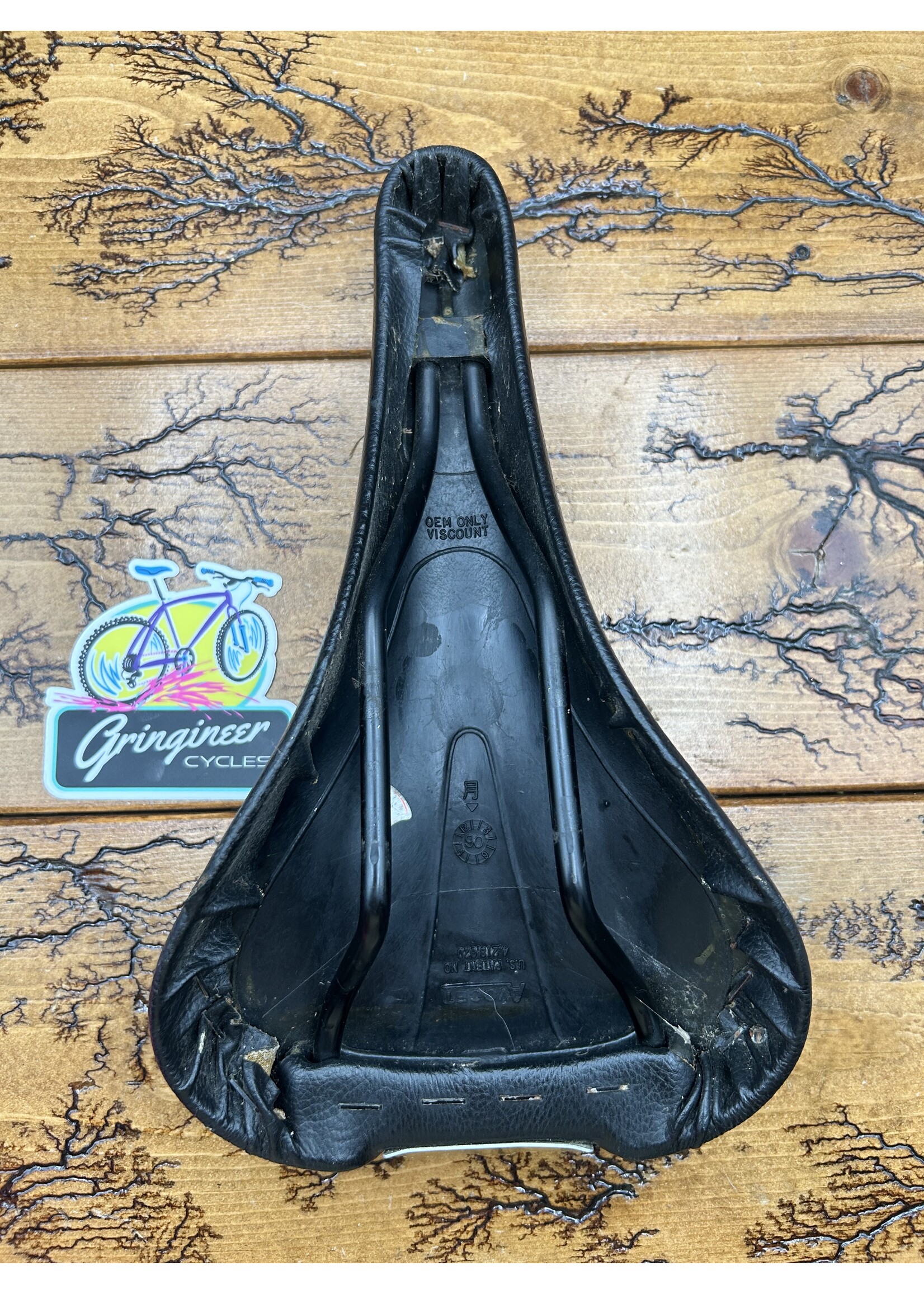 Avocet Racing White Logos Saddle