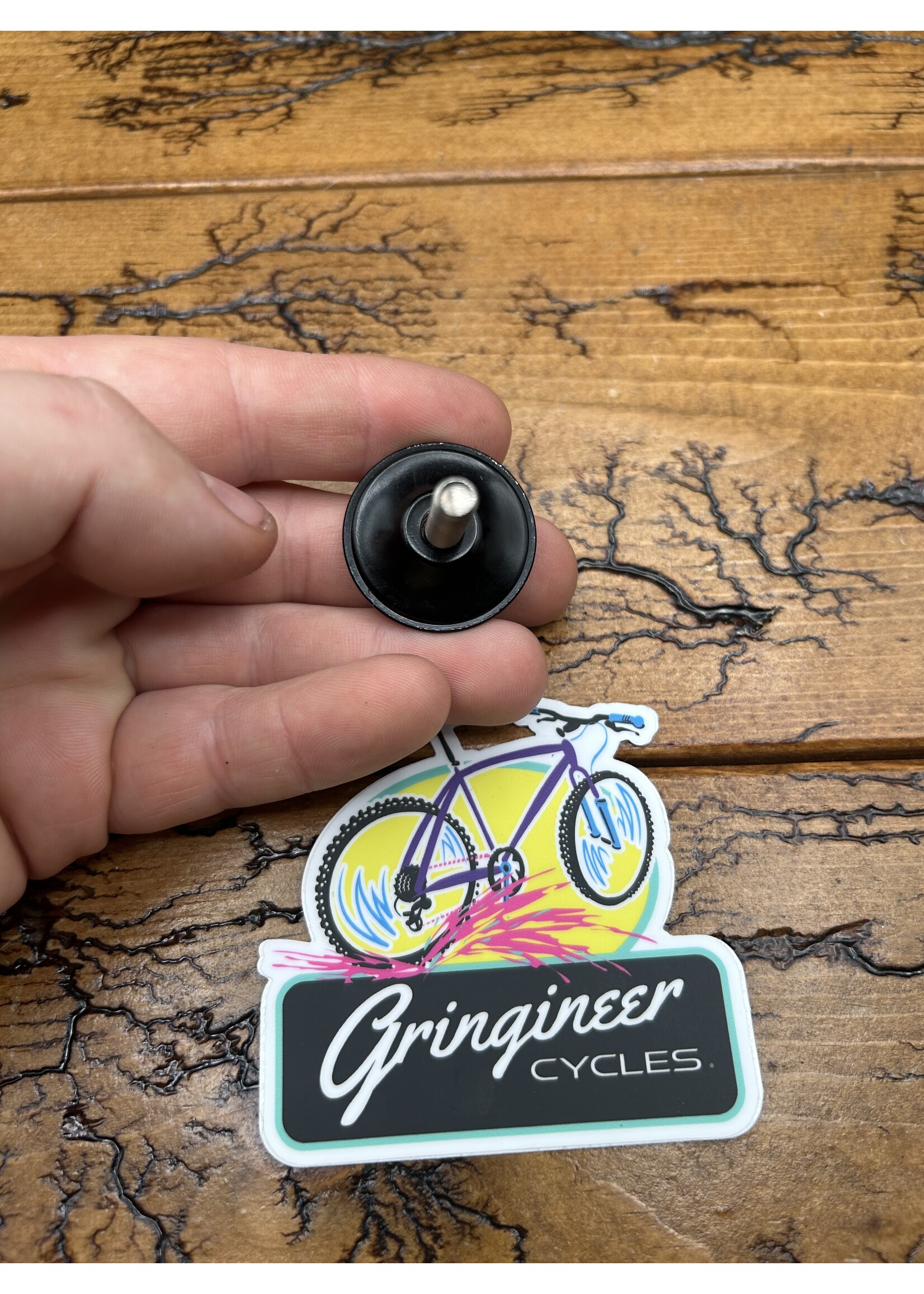 Schwinn Schwinn Homegrown Black Tomato Top Cap and Bolt