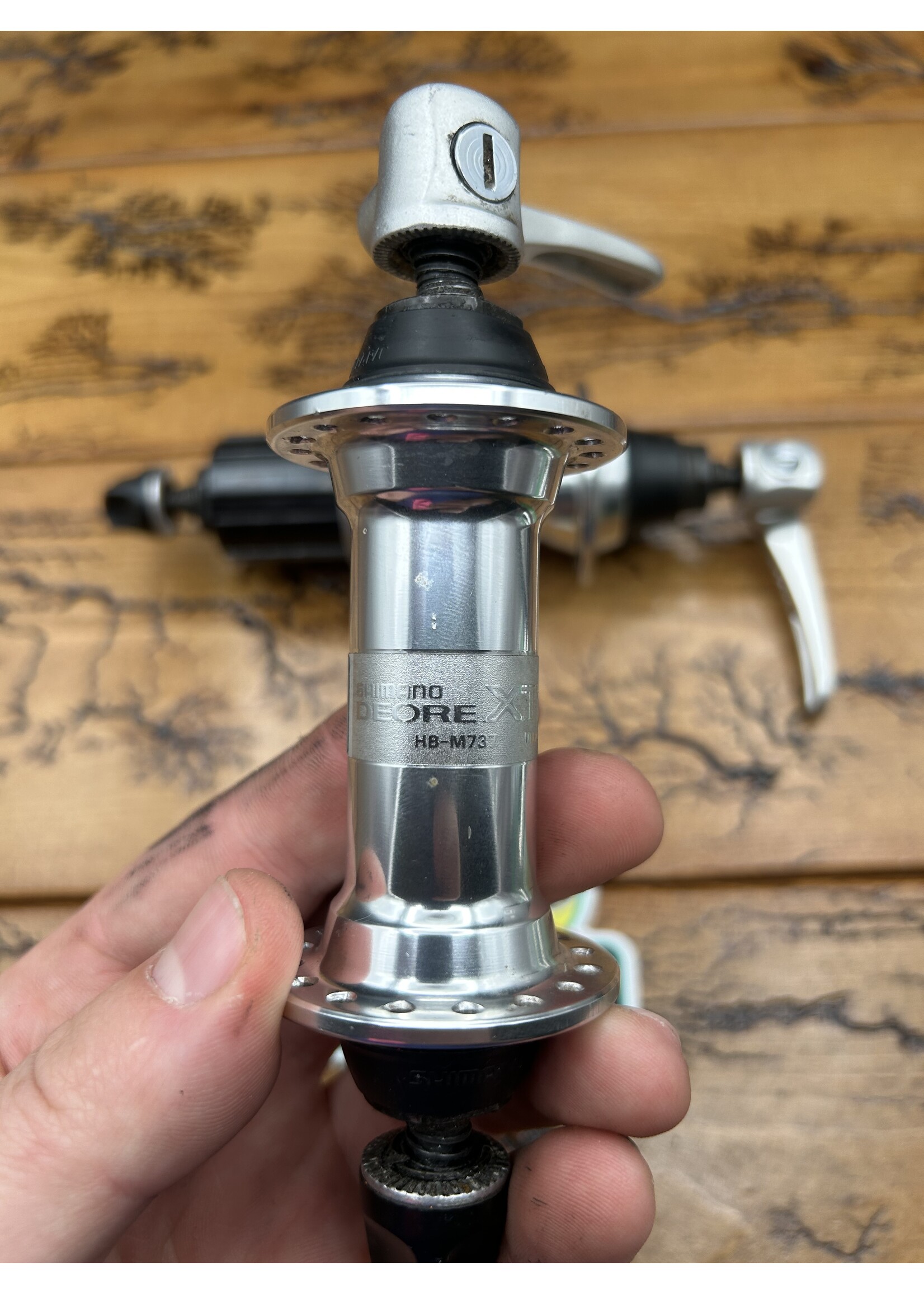 SHIMANO Shimano Deore XT M737 32 Hole Hub Set With Skewers