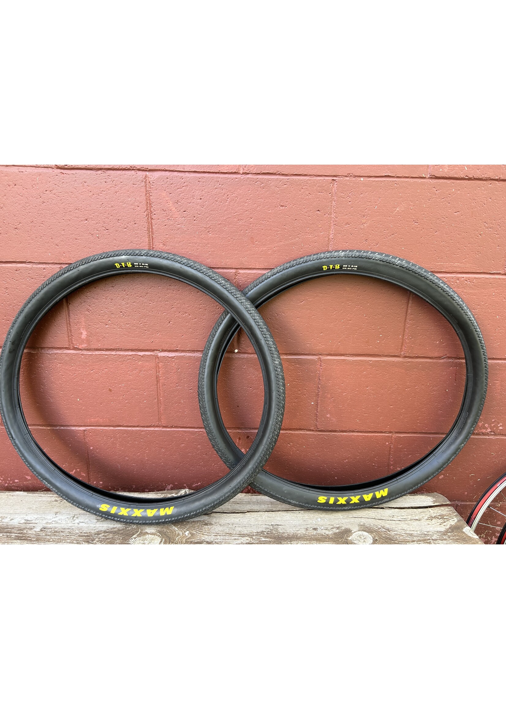Maxxis DTH 26x2.15 Folding Bead Tires Set of 2