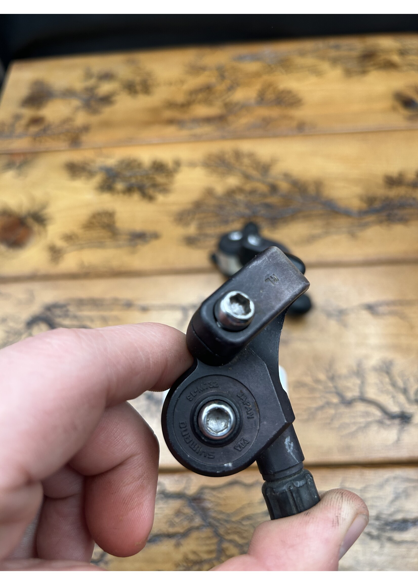 SHIMANO Shimano Deore XT SL-M732 7 Speed Thumb Shifters