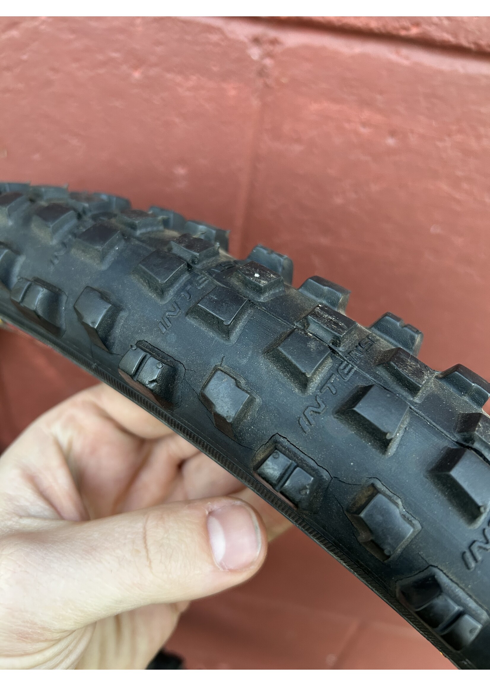 Intense Intense 909 FRO 26x2.70 Tires