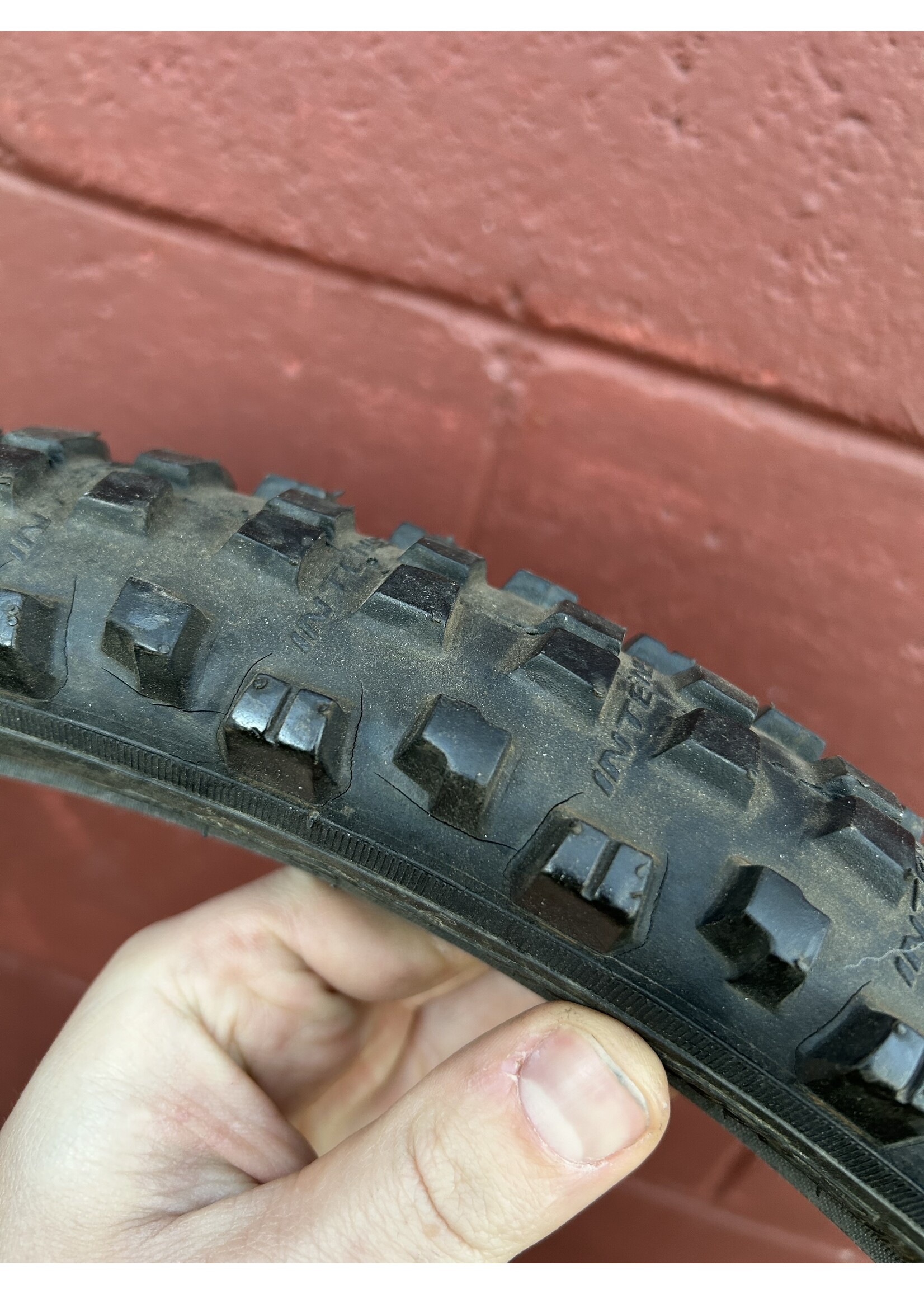 Intense Intense 909 FRO 26x2.70 Tires