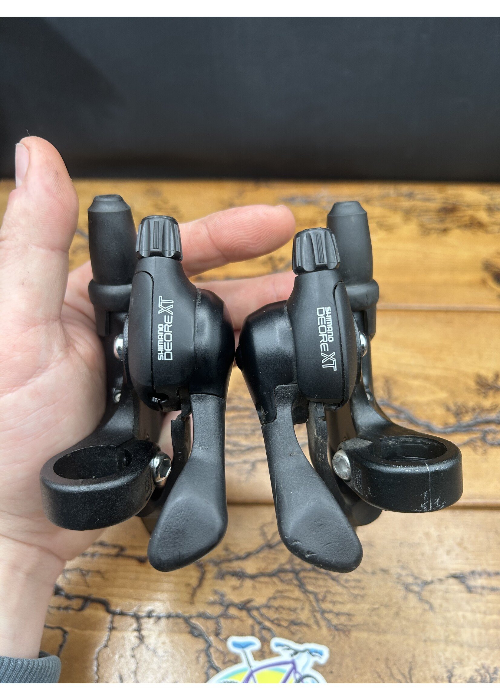 SHIMANO Shimano Deore XT ST-M095 7 Speed Shifter and Brake Lever Set