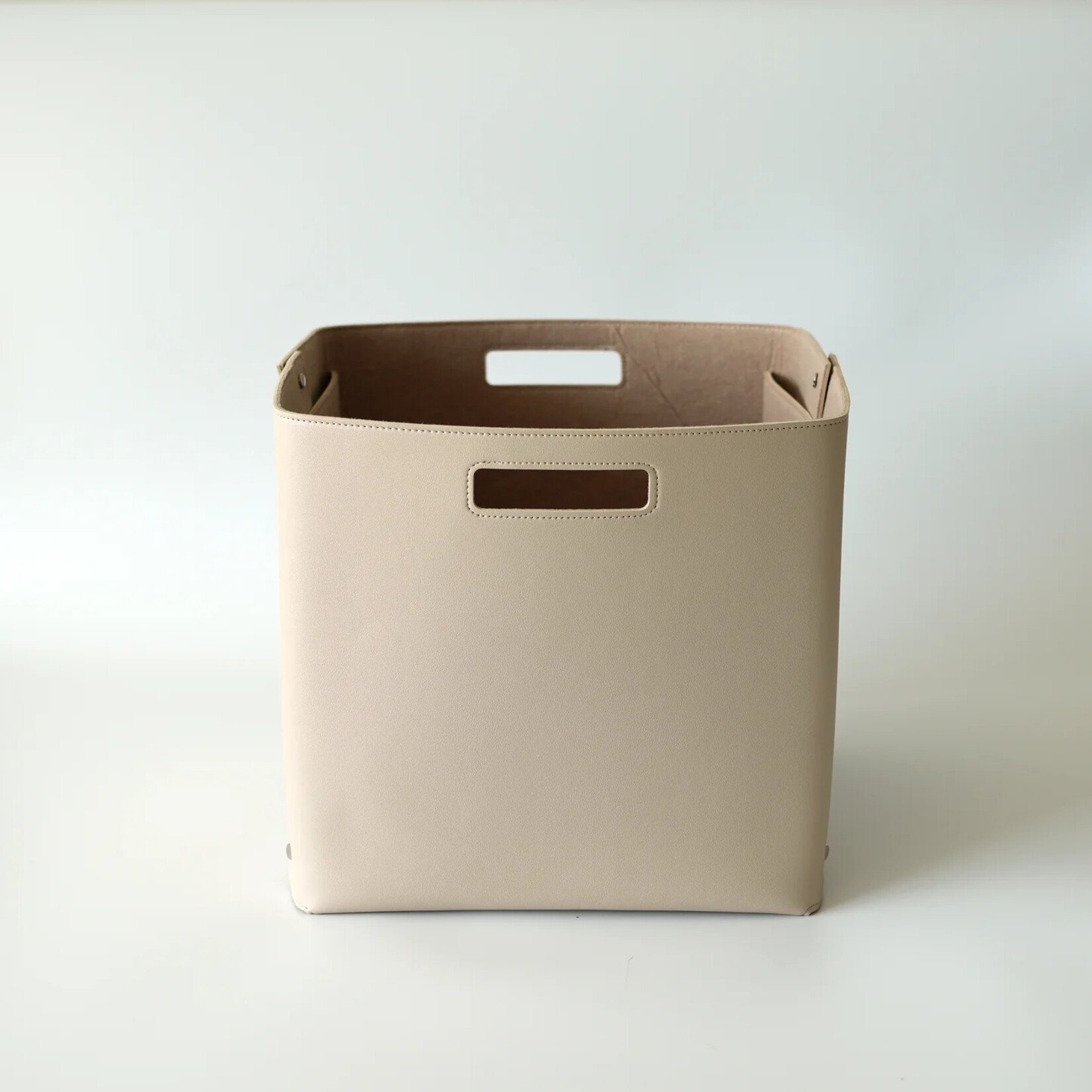Zora Botanica Felt Lined Vegan Leather Basket- Oatmeal
