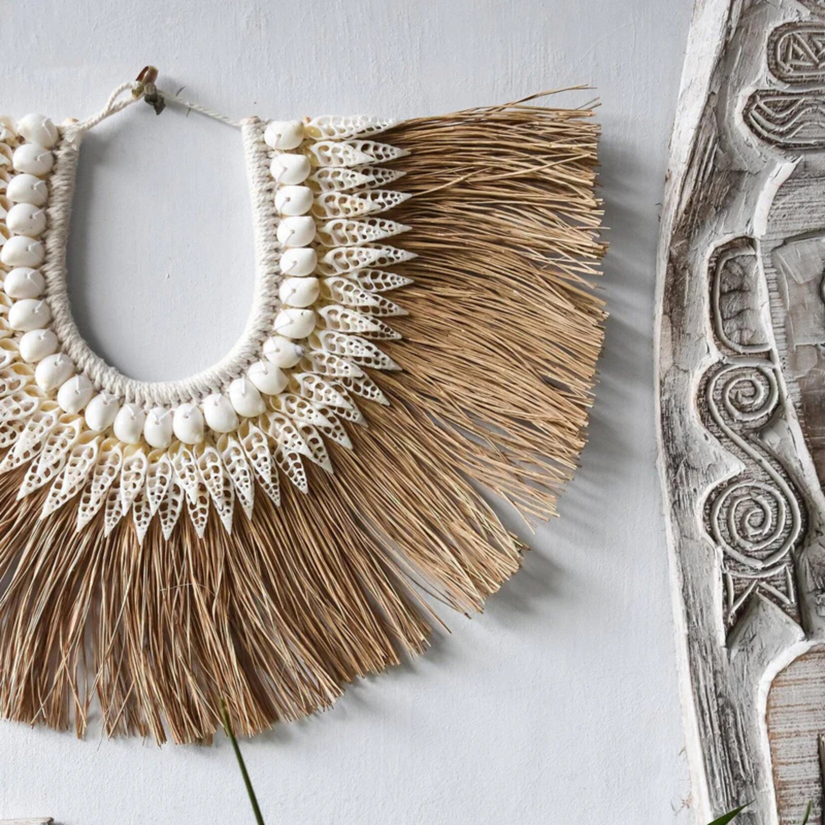 Joglo Living Raffia Seagrass Shell Necklace- Kawe