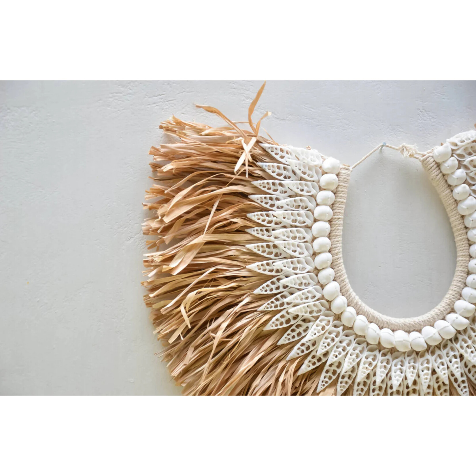 Joglo Living Raffia Seagrass Shell Necklace- Kawe
