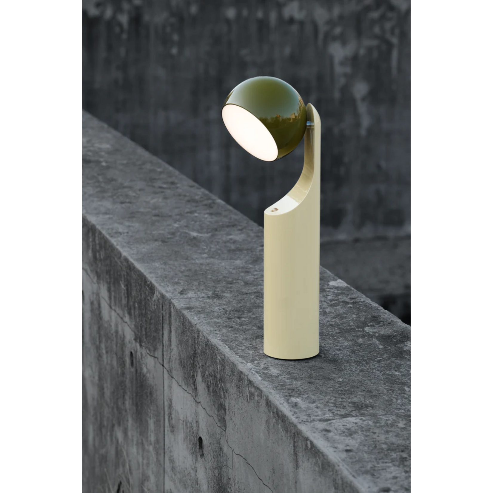 Intent Fine Lumen- MONO Portable Reading Lamp (Verde Olive/Natural Yellow)