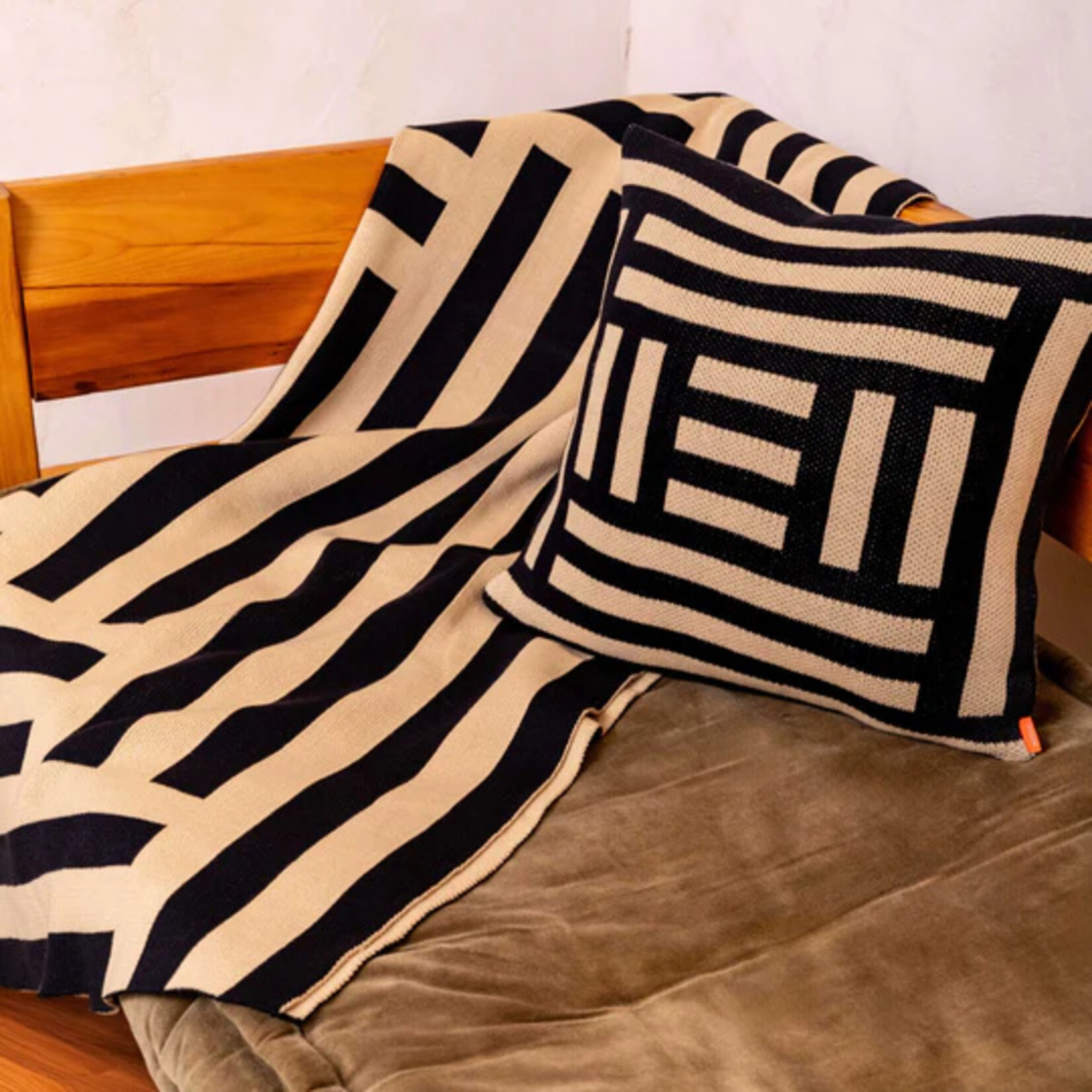 Verloop Columns Pillow Cover- Black