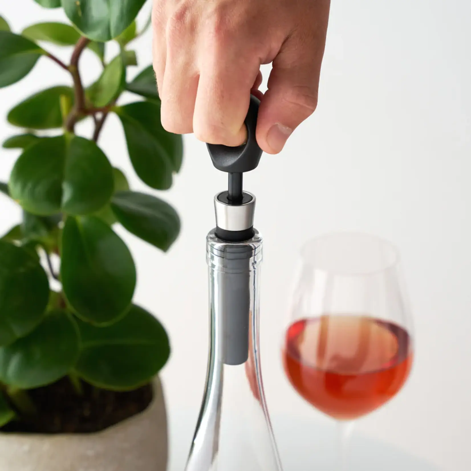 TRUE Brands Vacuum Bottle Stopper w/ Easy Pull Handle