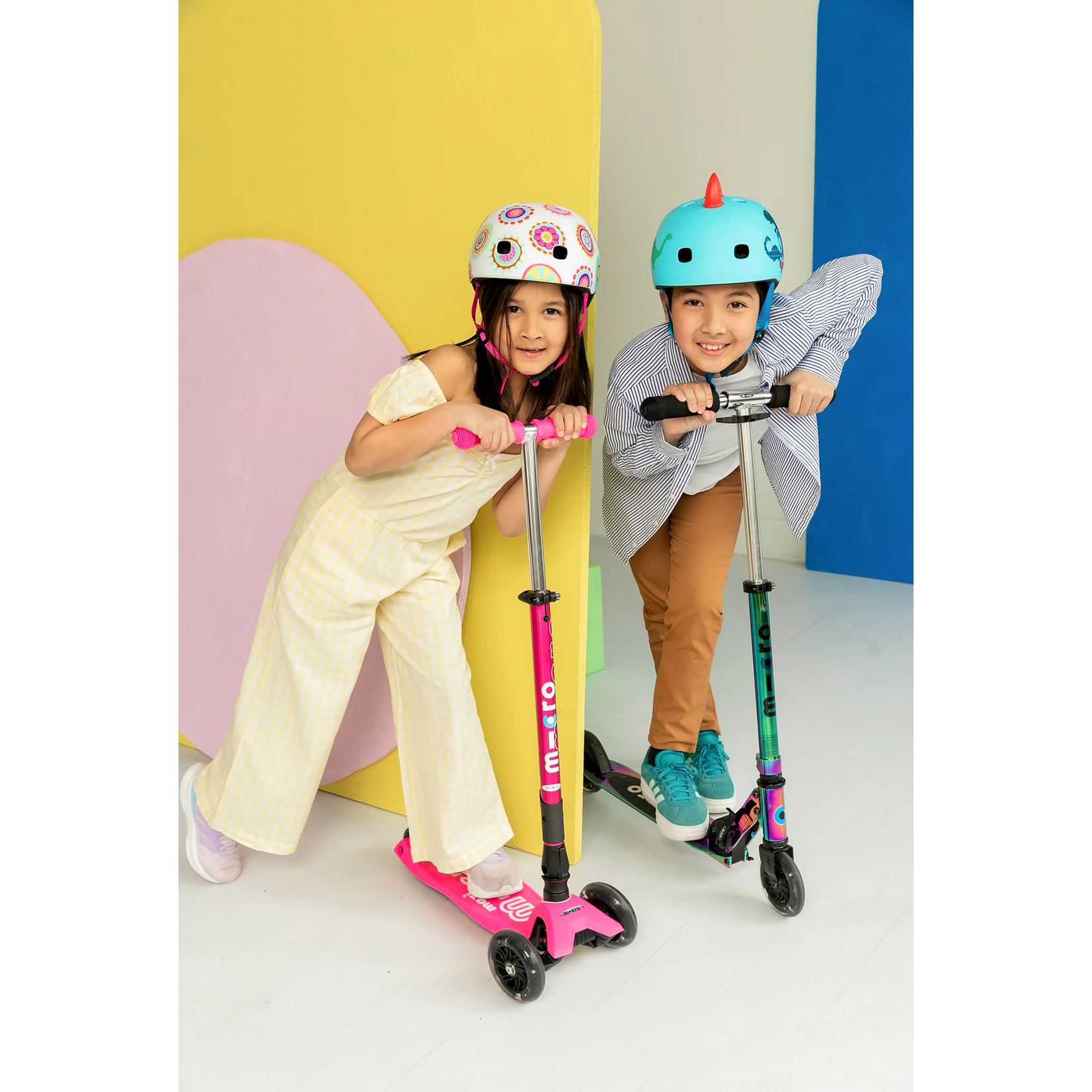 Micro Kickboard Micro Maxi Deluxe Foldable LED Scooter- Ultra Pink