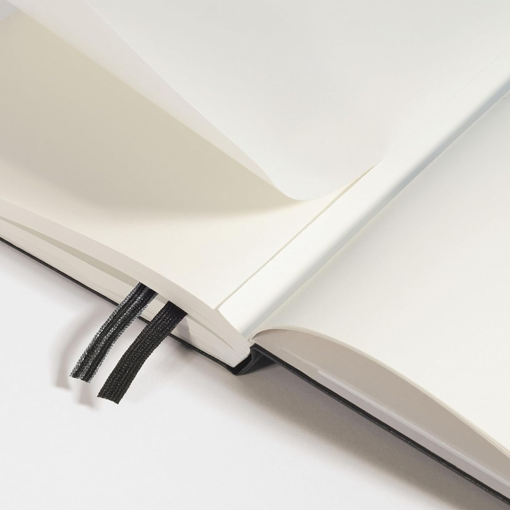 Leuchtturm1917 Medium (A5) Hardcover- Powder Dotted