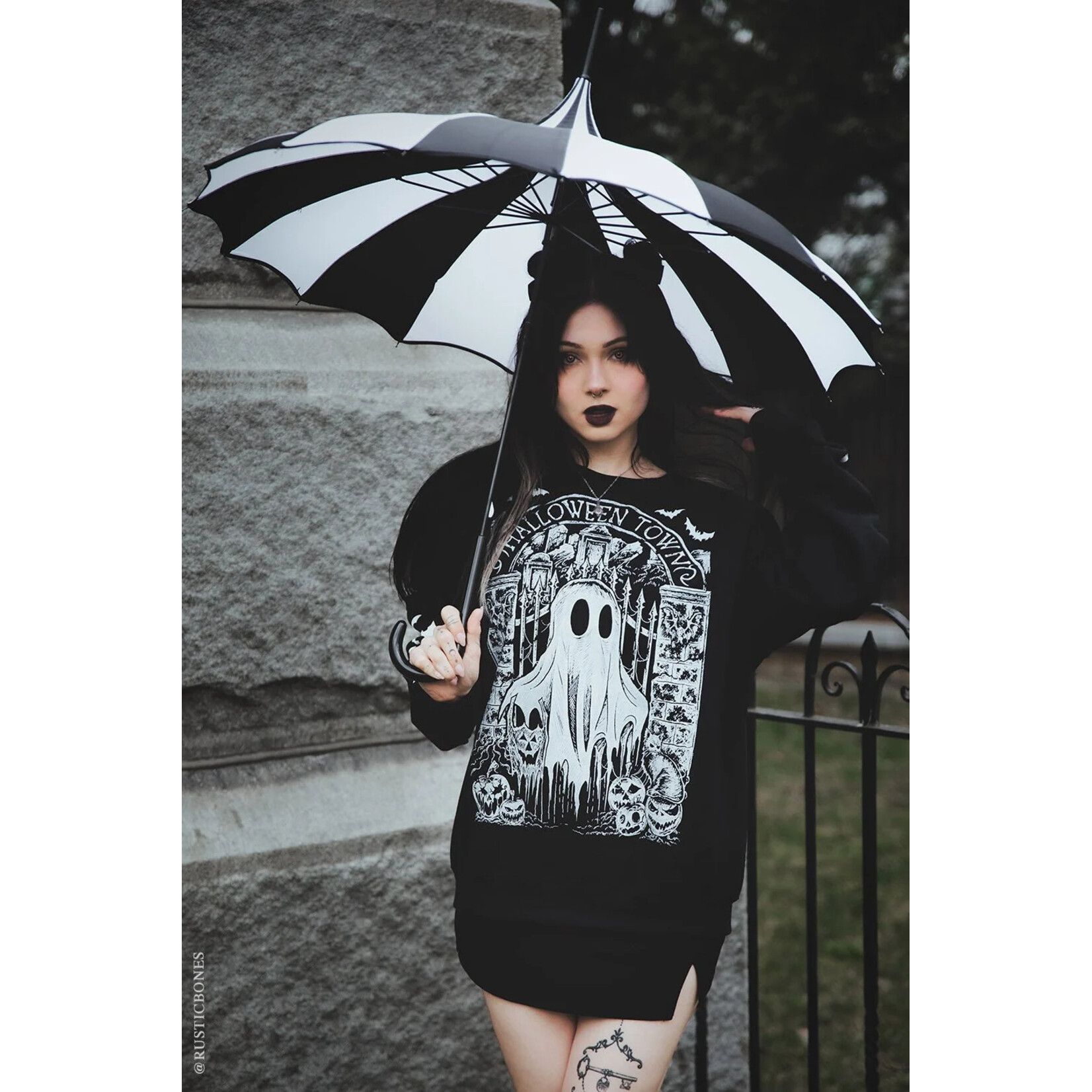 Vampirefreaks Batwing Pagoda Umbrella- Black + White