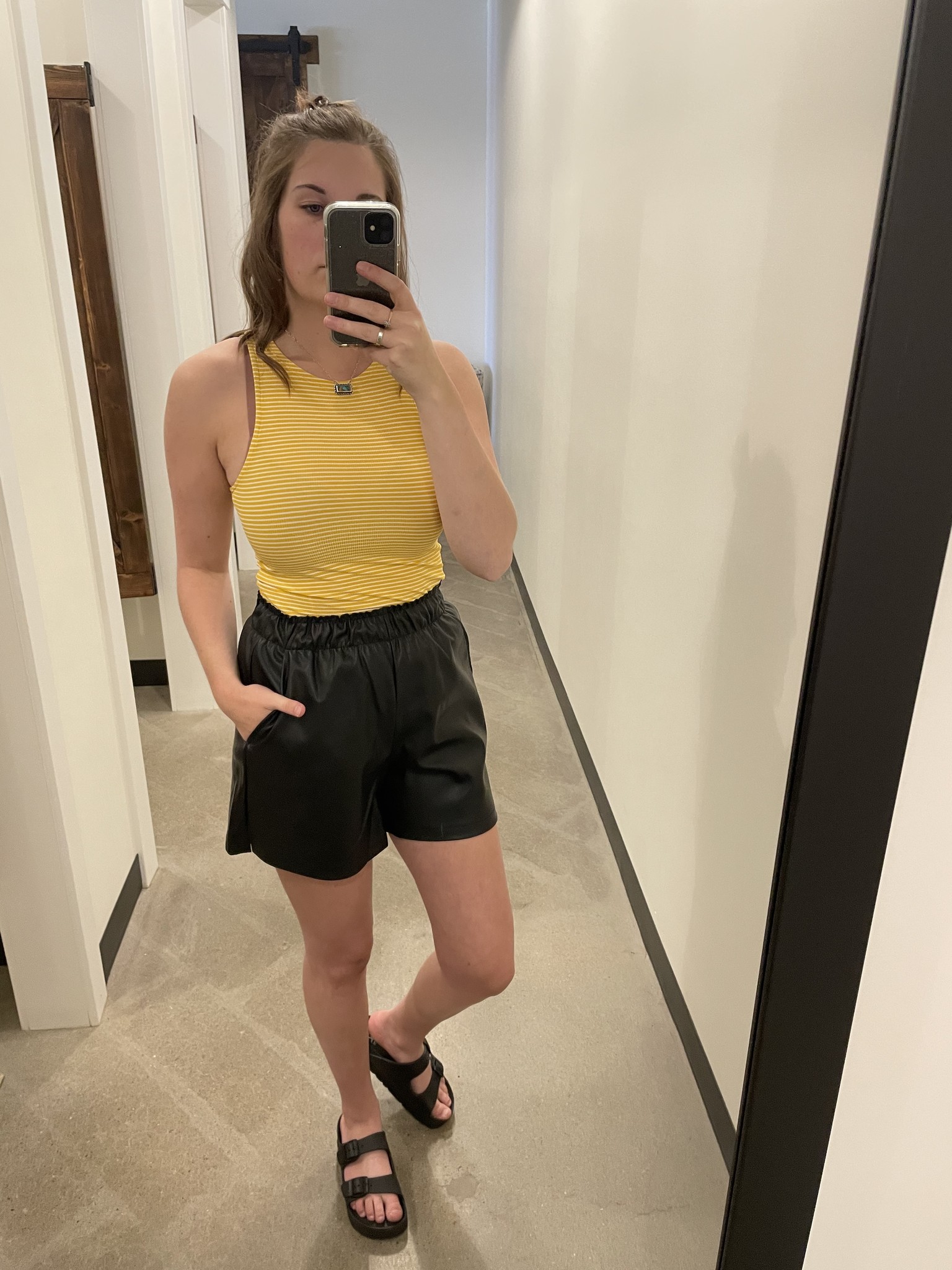 Vero Moda HW Coated Shorts Vero Moda HW Coated Shorts