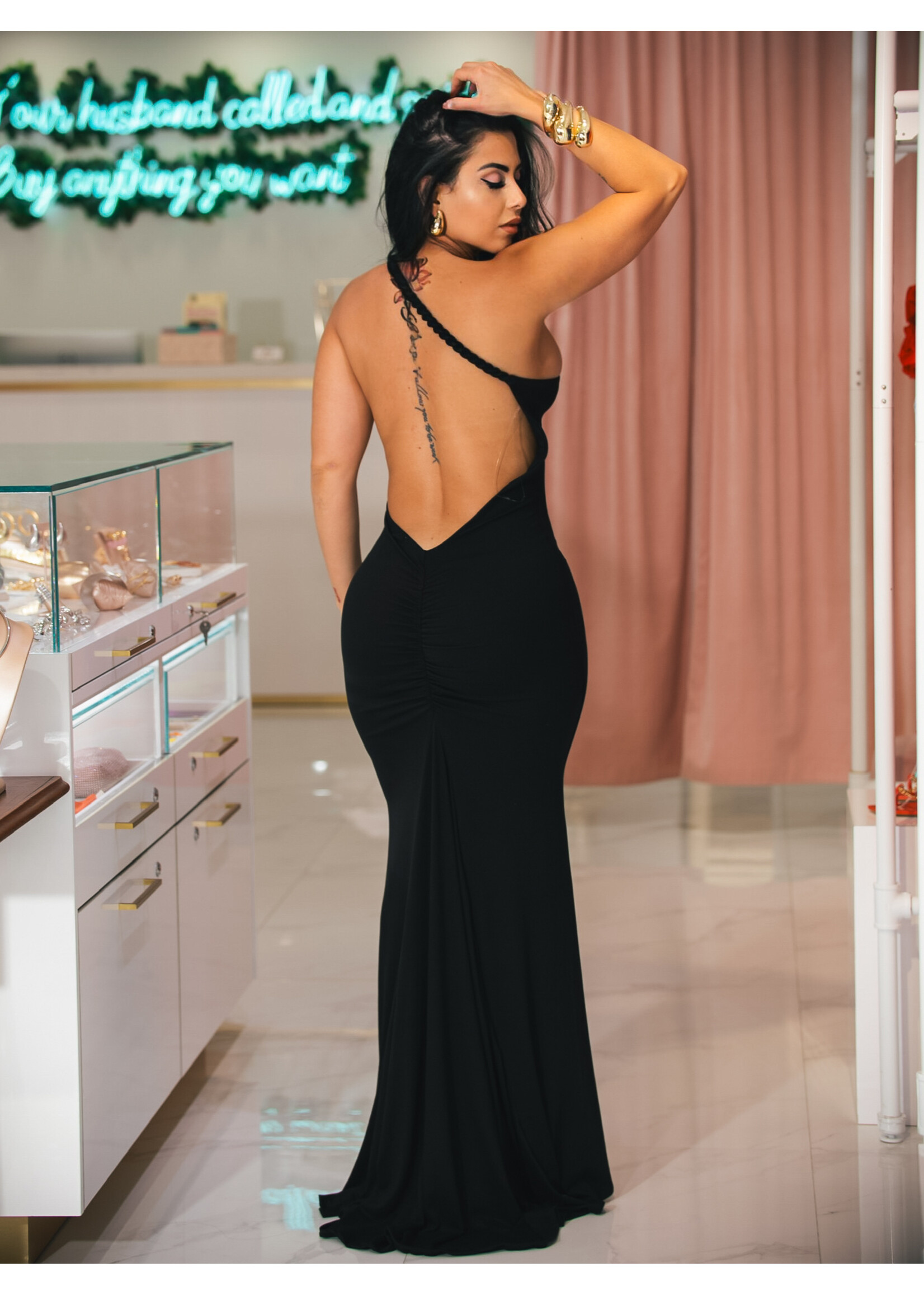 Belle Silhouette Delight Open Back Maxi Dress