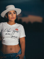 Nylon Debi Tirar Mas Besos T-Shirt