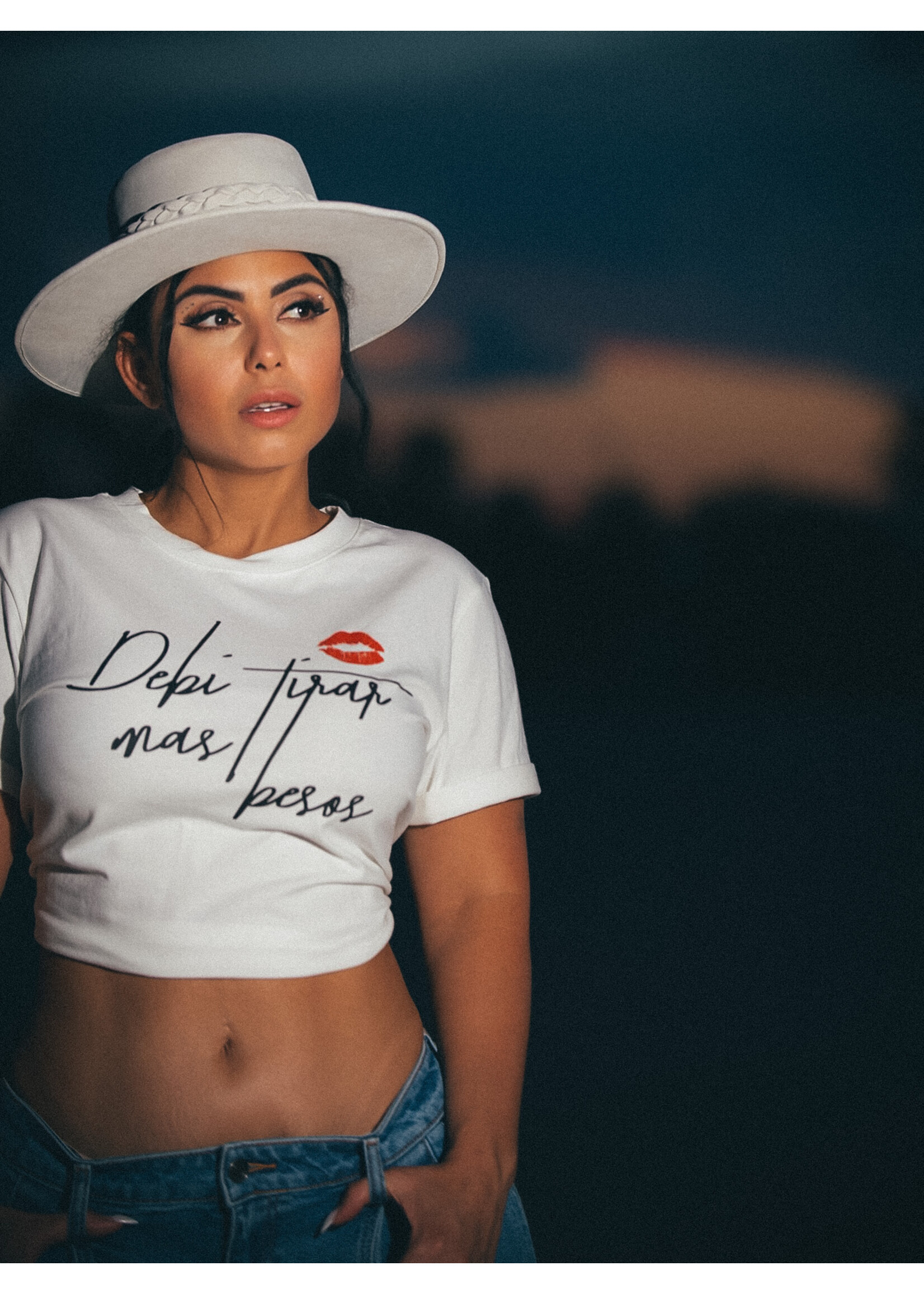 Nylon Debi Tirar Mas Besos T-Shirt