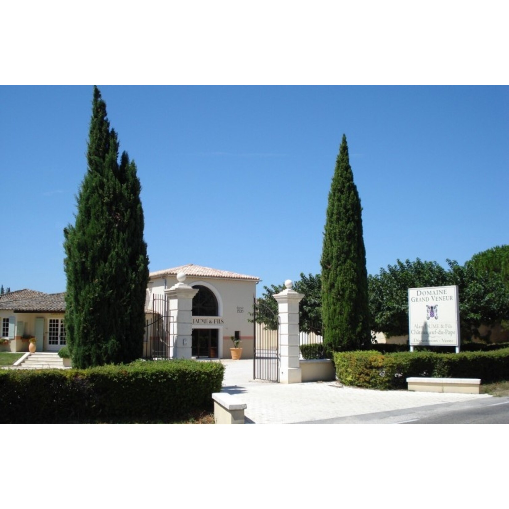 Alain Jaume Alain Jaume Domaine Grand Veneur Les Champauvins Cotes du Rhone Rouge 2022
