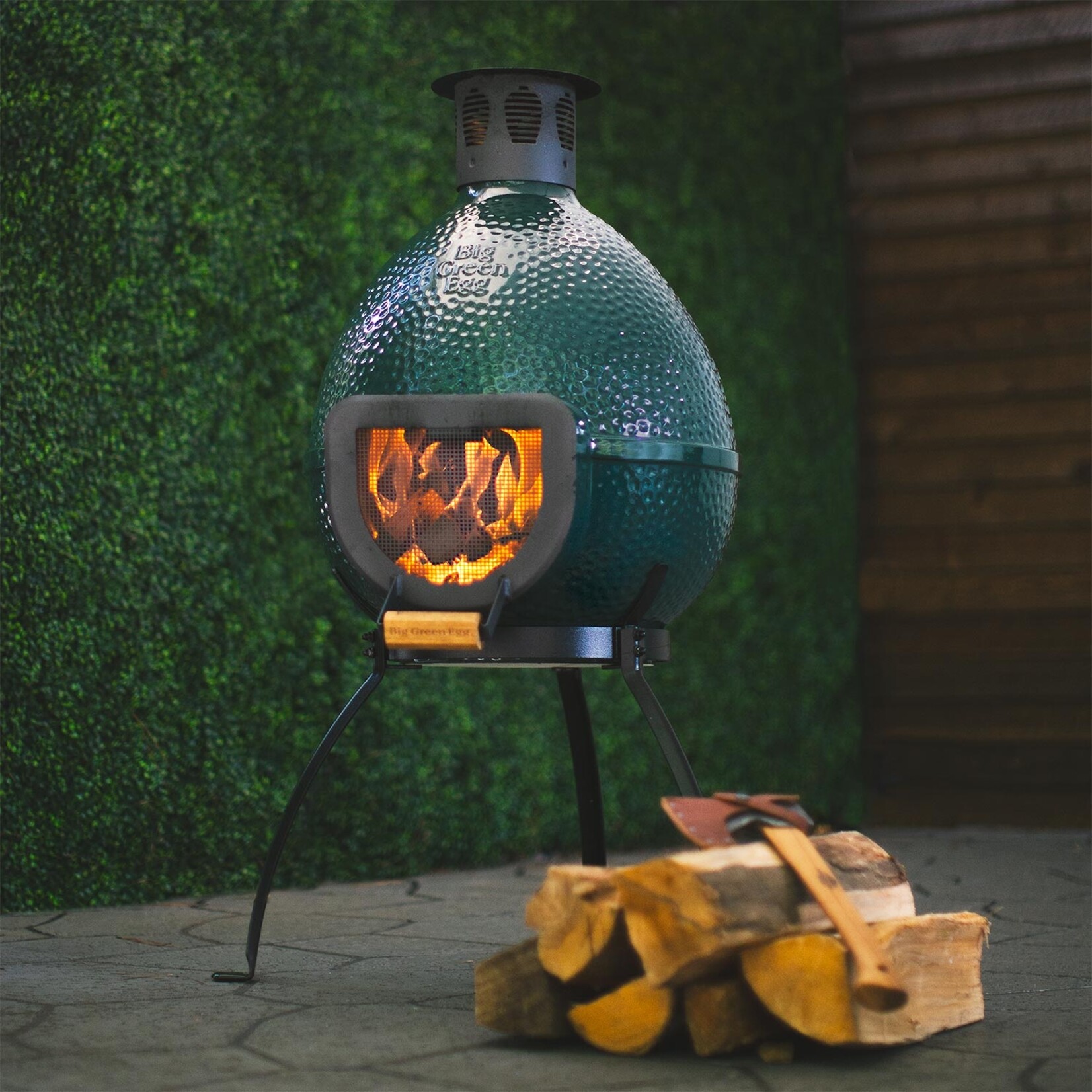 Big Green Egg BGE 50th Anniversary Chiminia with Lava Rocks and Stand
