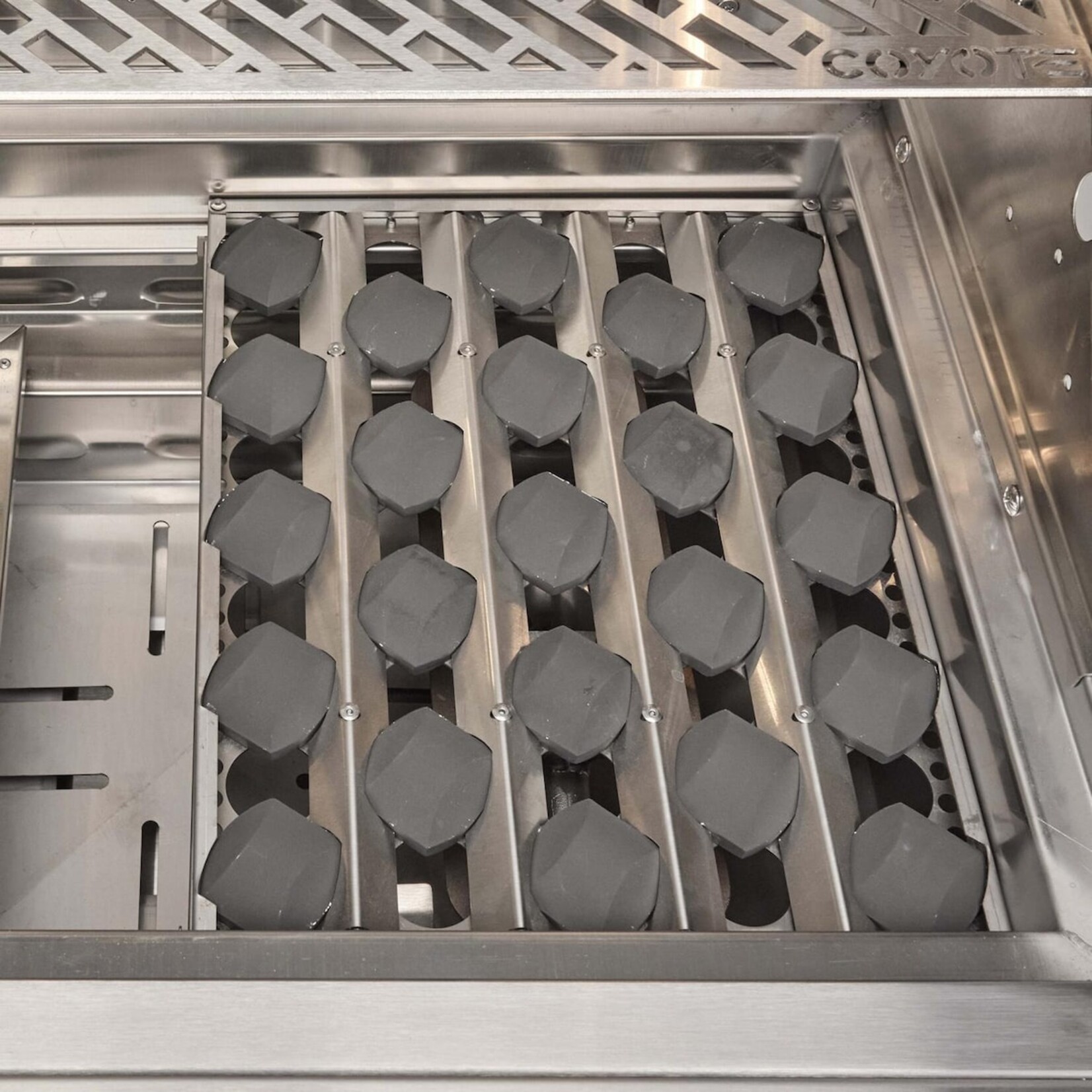 Coyote Coyote SL-Series Grill 30" Built-in - Liquid Propane