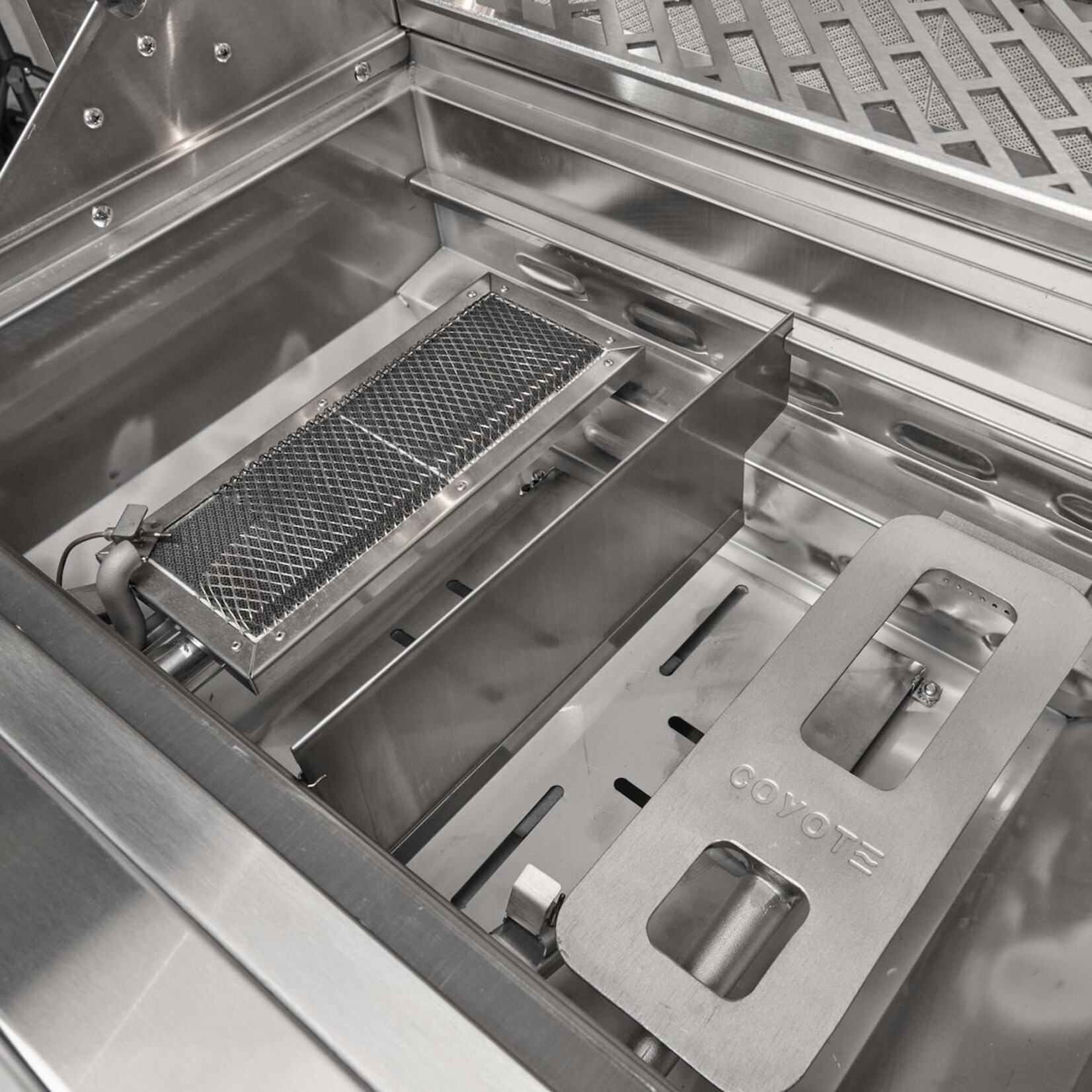 Coyote Coyote SL-Series Grill 30" Built-in - Liquid Propane