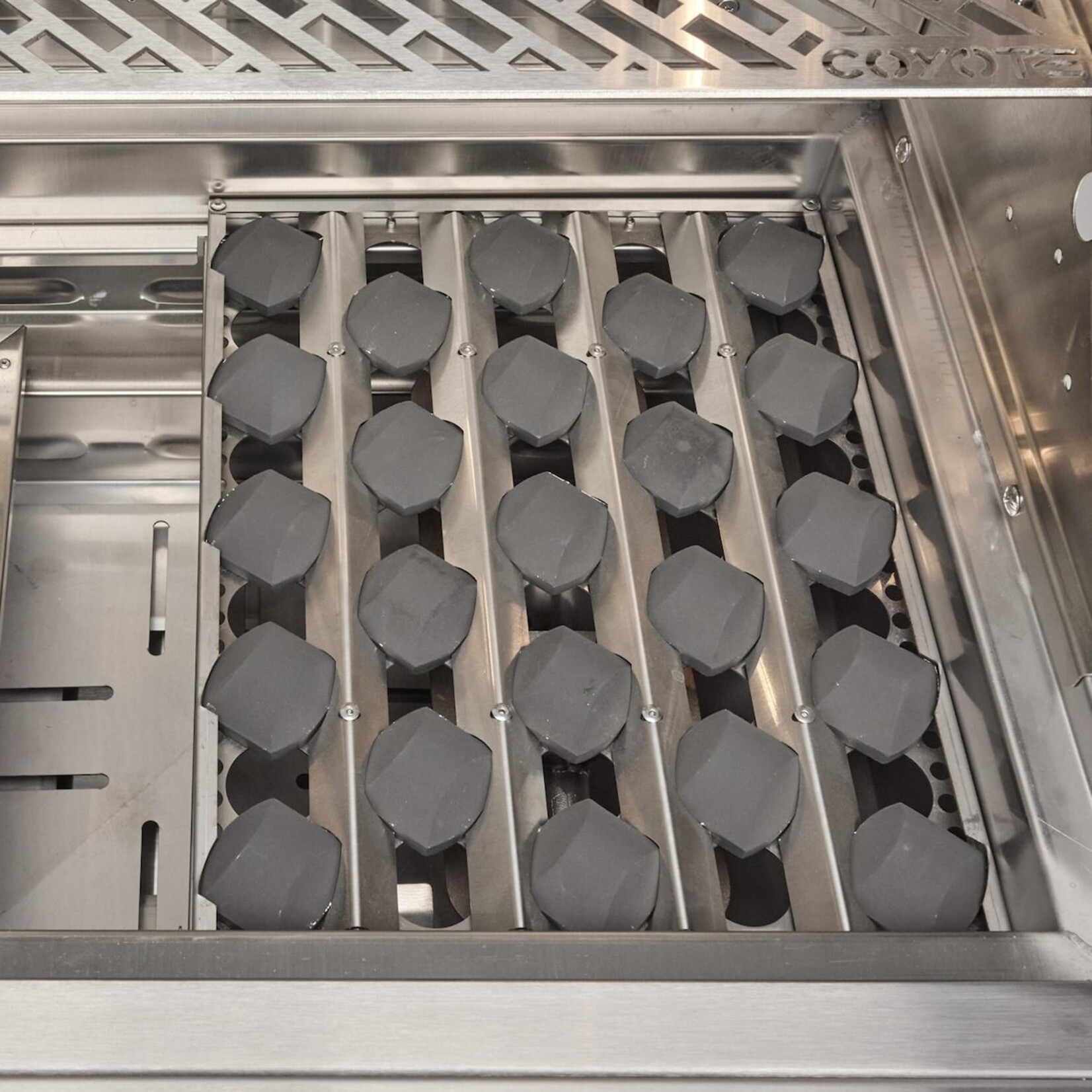 Coyote Coyote SL-Series Grill 36" Built-in - Liquid Propane