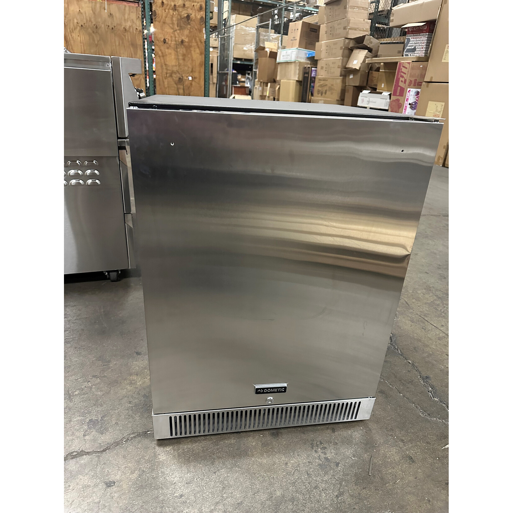 Dometic Dometic D-Series Refrigerator 24" - Open Box