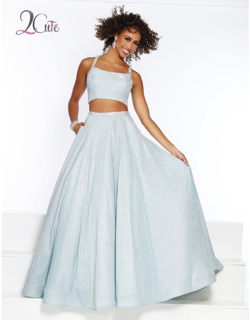 2-Piece glitter satin ballgown with a open back and pockets