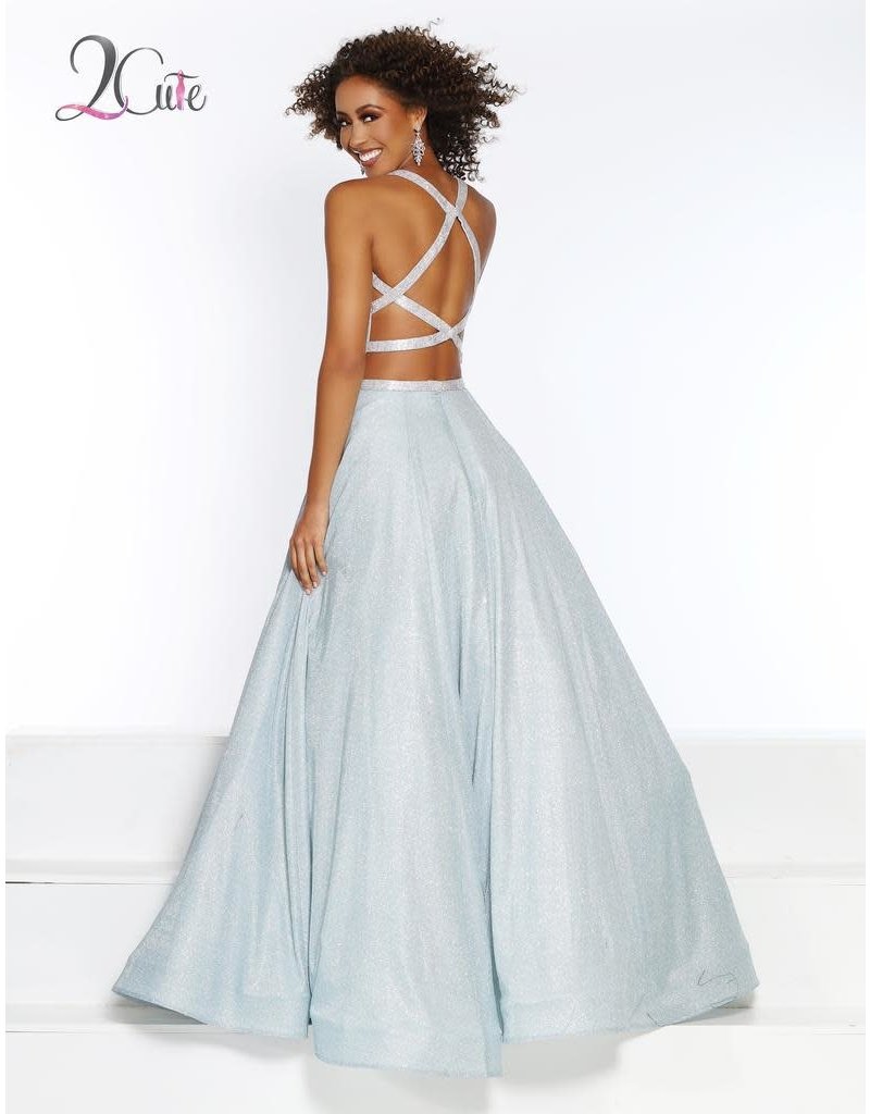 2-Piece glitter satin ballgown with a open back and pockets