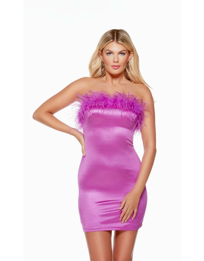 FITTED, STRAPLESS, FEATHERS 4723