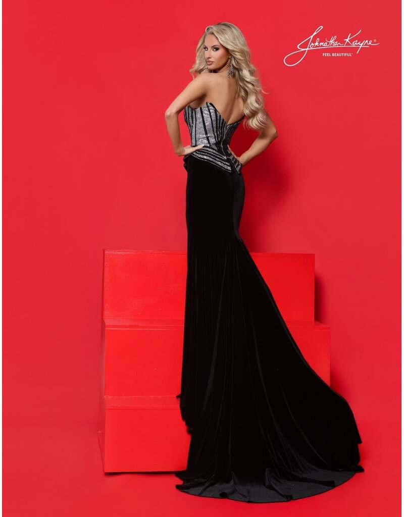 Strapless velvet gown w/ structured peplum 3332
