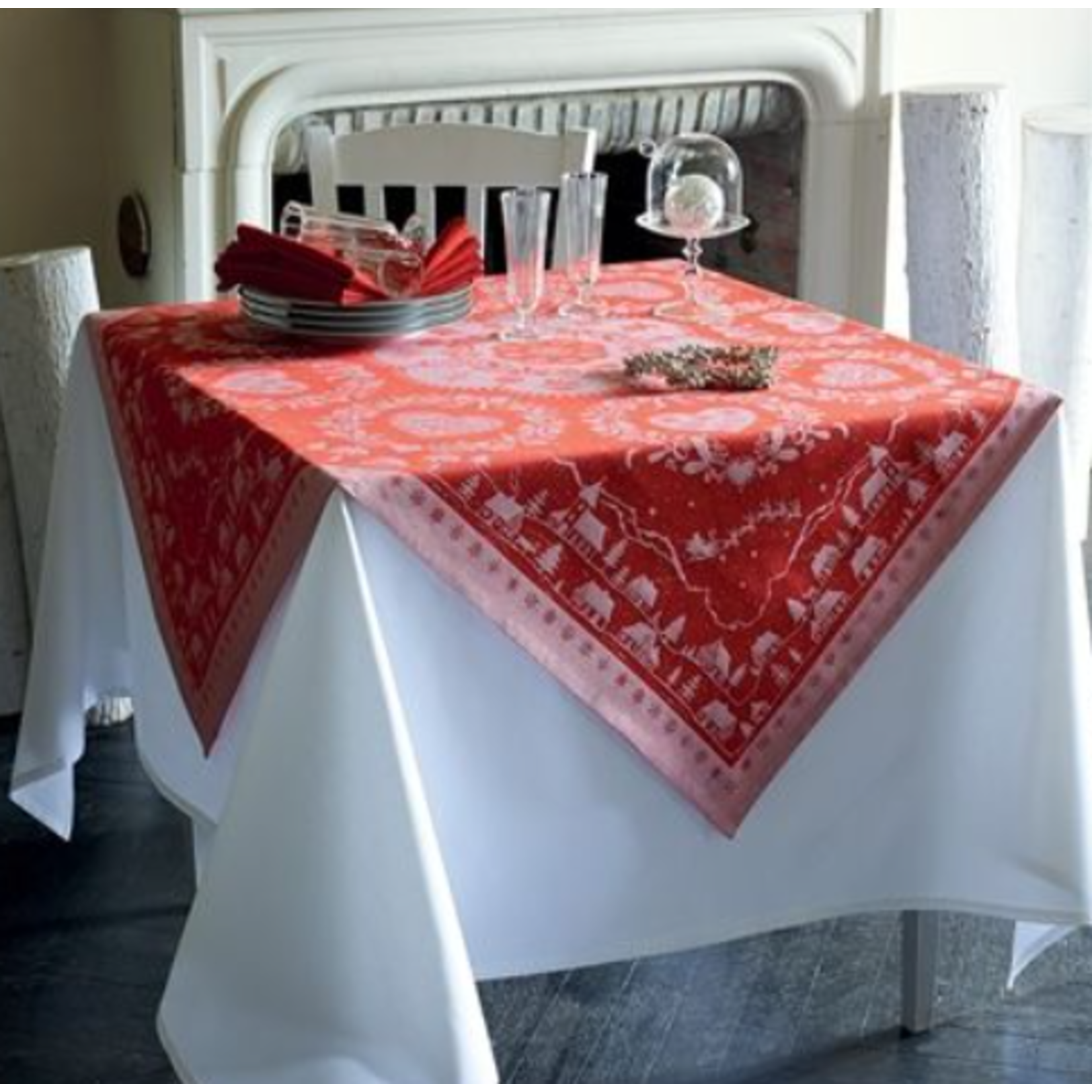 Garnier Thiebaut Nuit De Noel Red Tablecloth