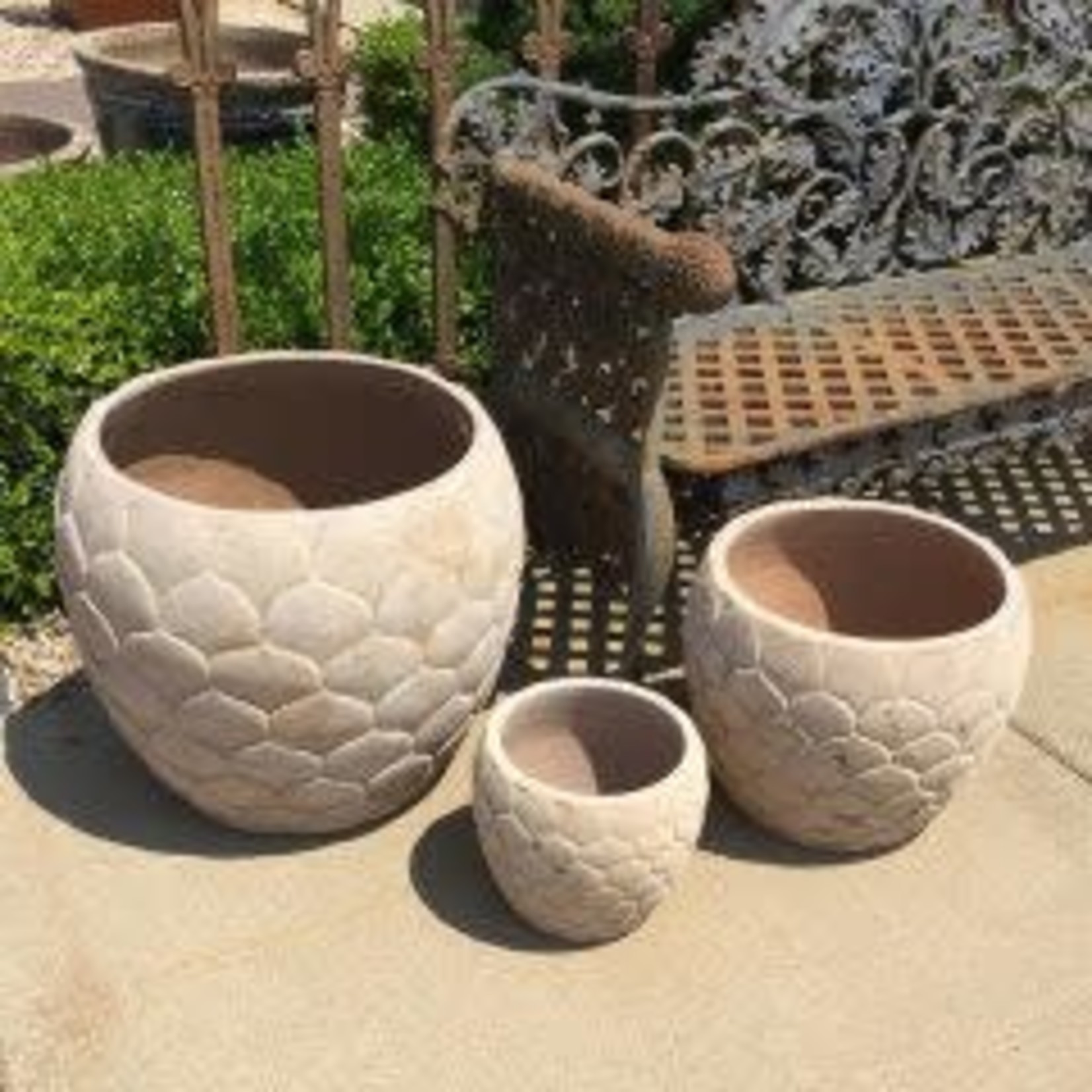 Campania Pina Neutral Terracotta Planter - Medium 17″ x 14.25″