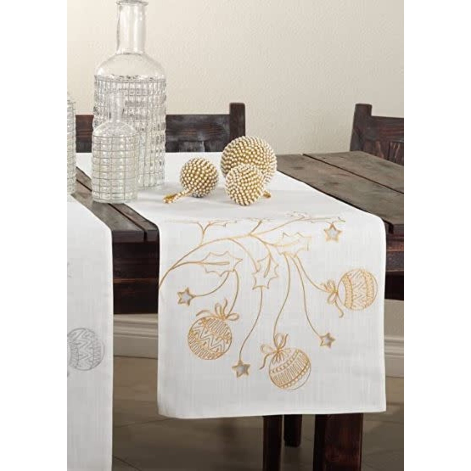 Saro Trading Company Boules de Noel Tablecloth Runner with Gold Ornaments