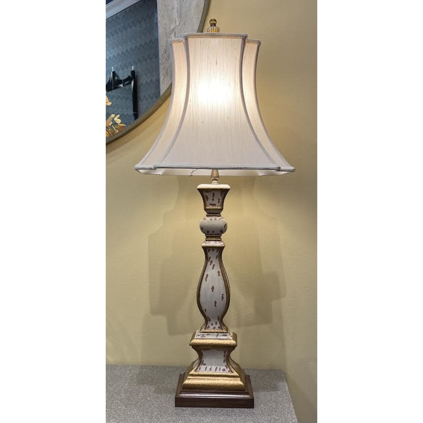 Wildwood Old Worn Column Lamp