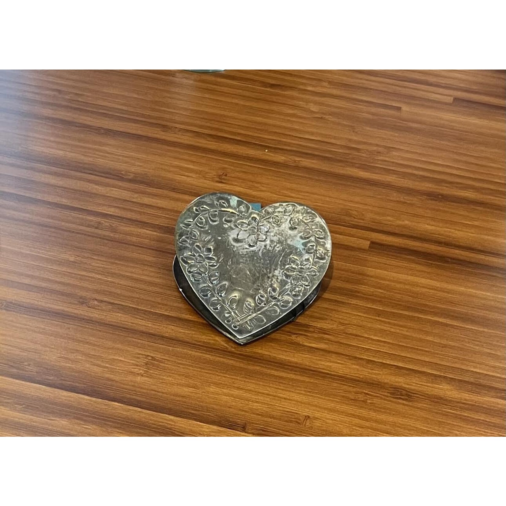 Chehoma Clip Heart With Flowers